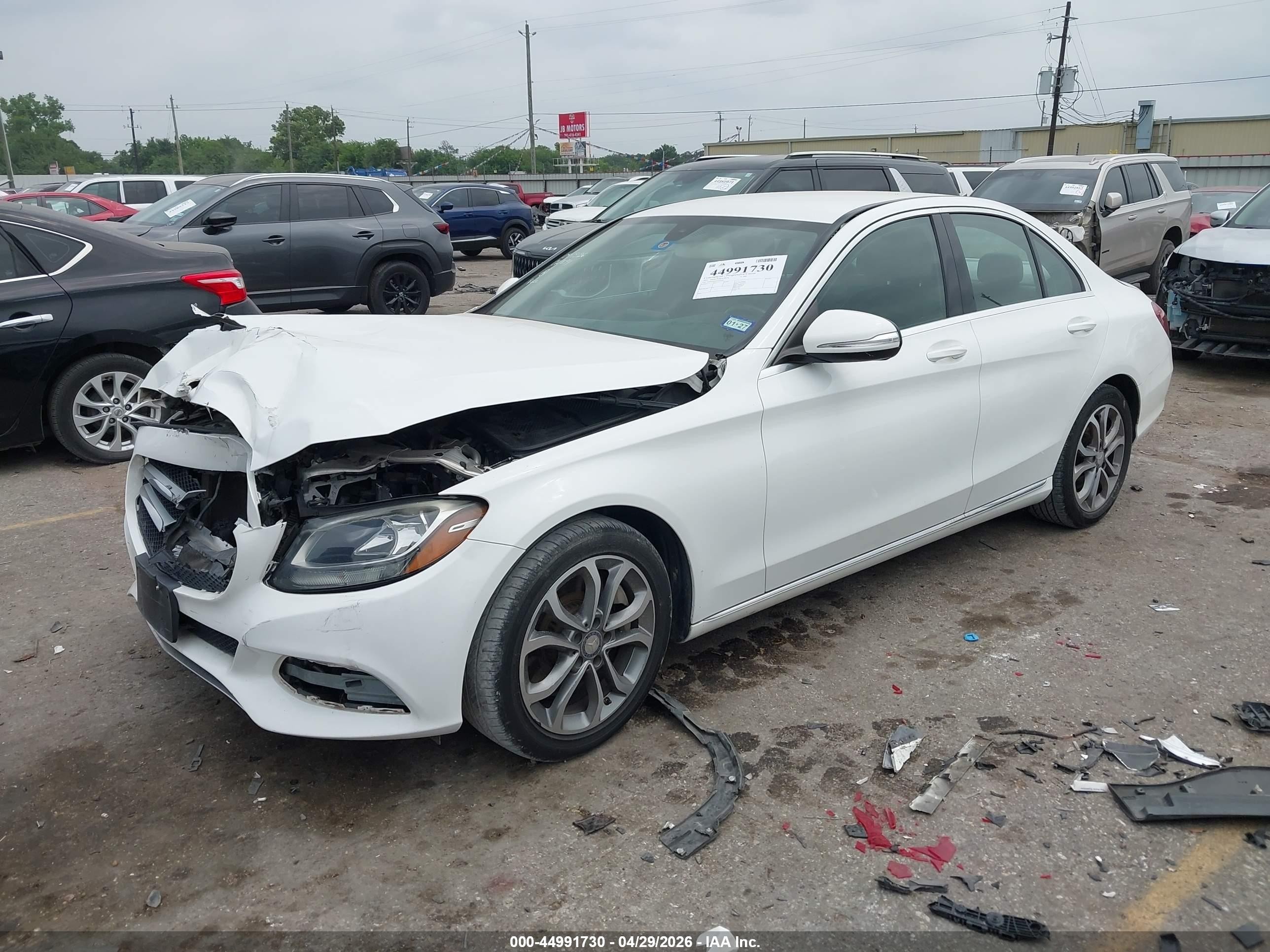 2015 Mercedes-benz C 300   White vin: 55SWF4JB1FU093040