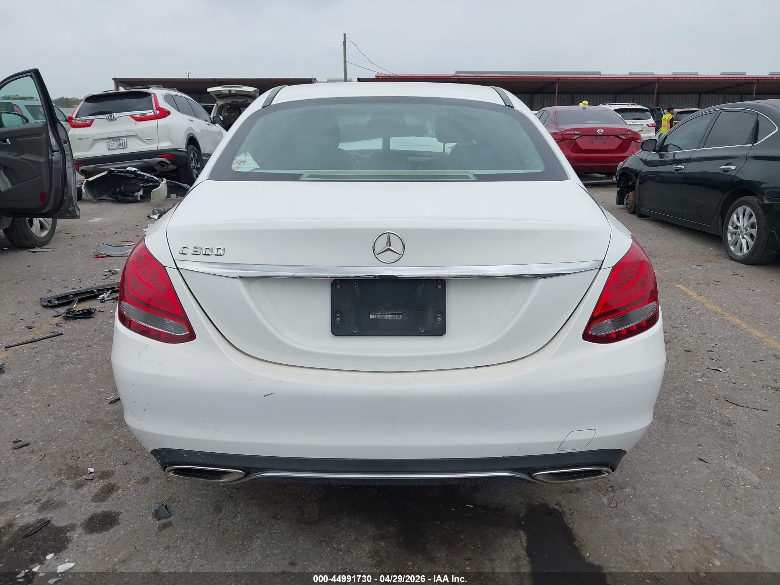 2015 Mercedes-benz C 300   White vin: 55SWF4JB1FU093040