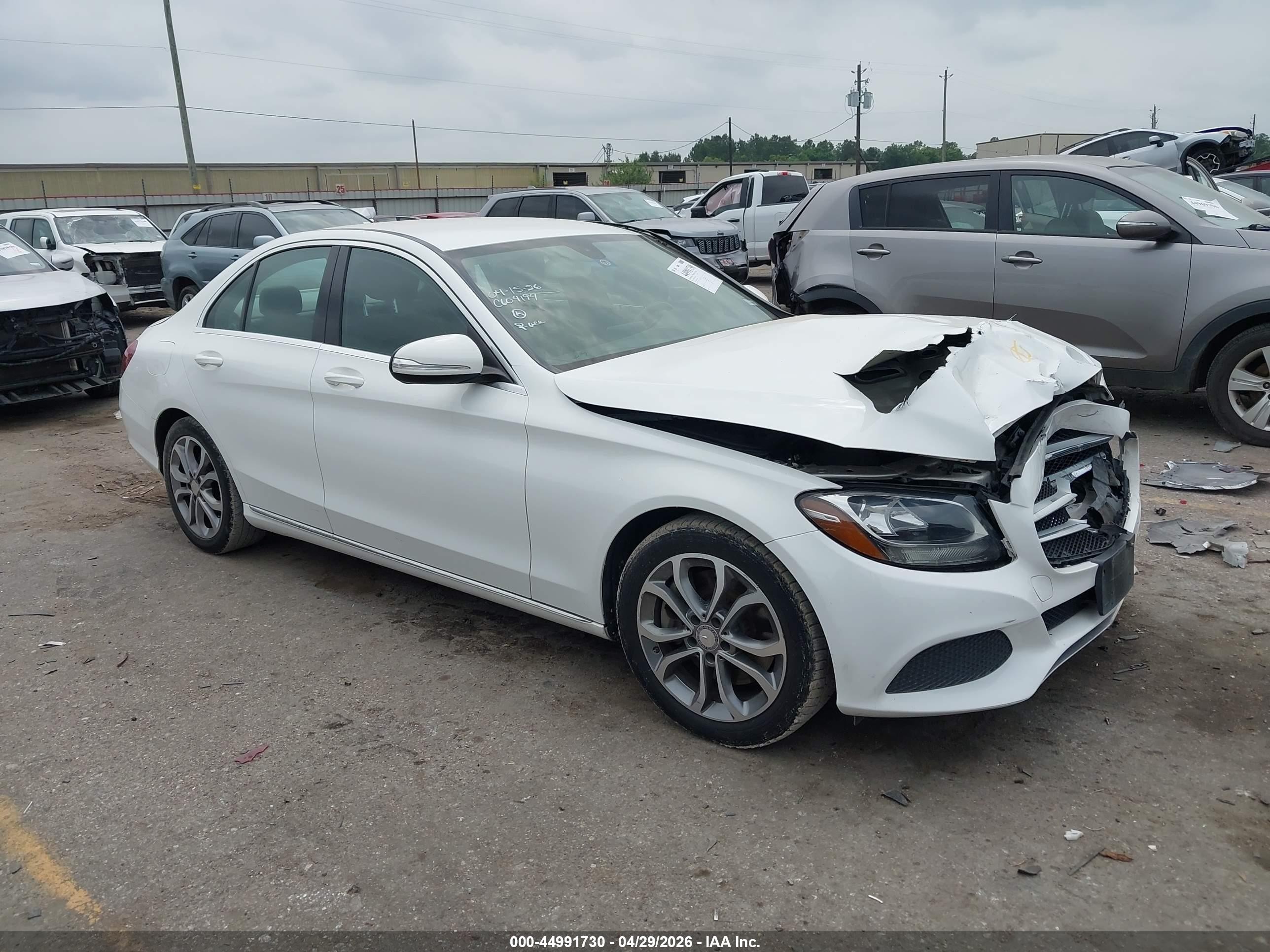 2015 Mercedes-benz C 300   White vin: 55SWF4JB1FU093040
