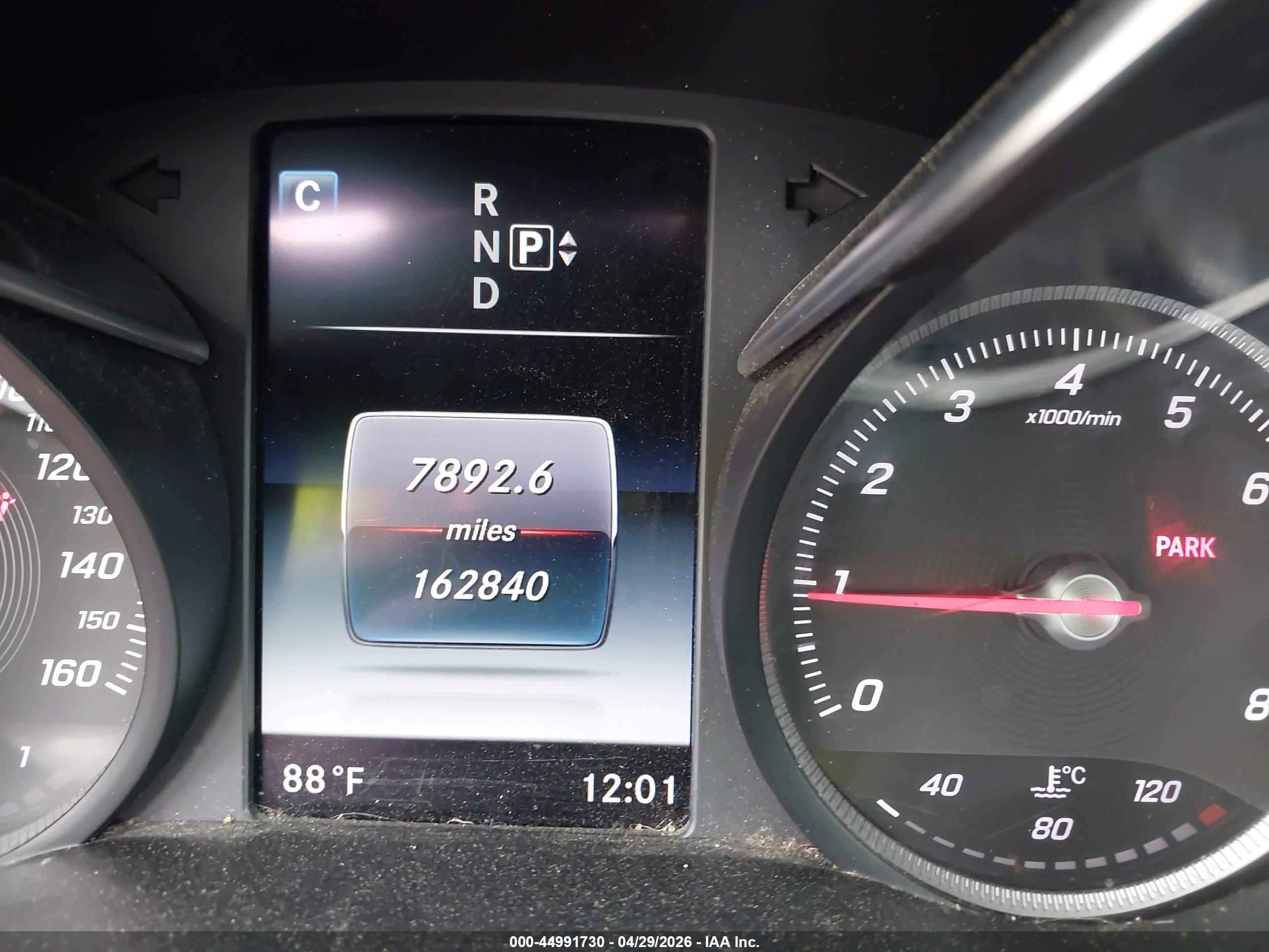 2015 Mercedes-benz C 300   White vin: 55SWF4JB1FU093040