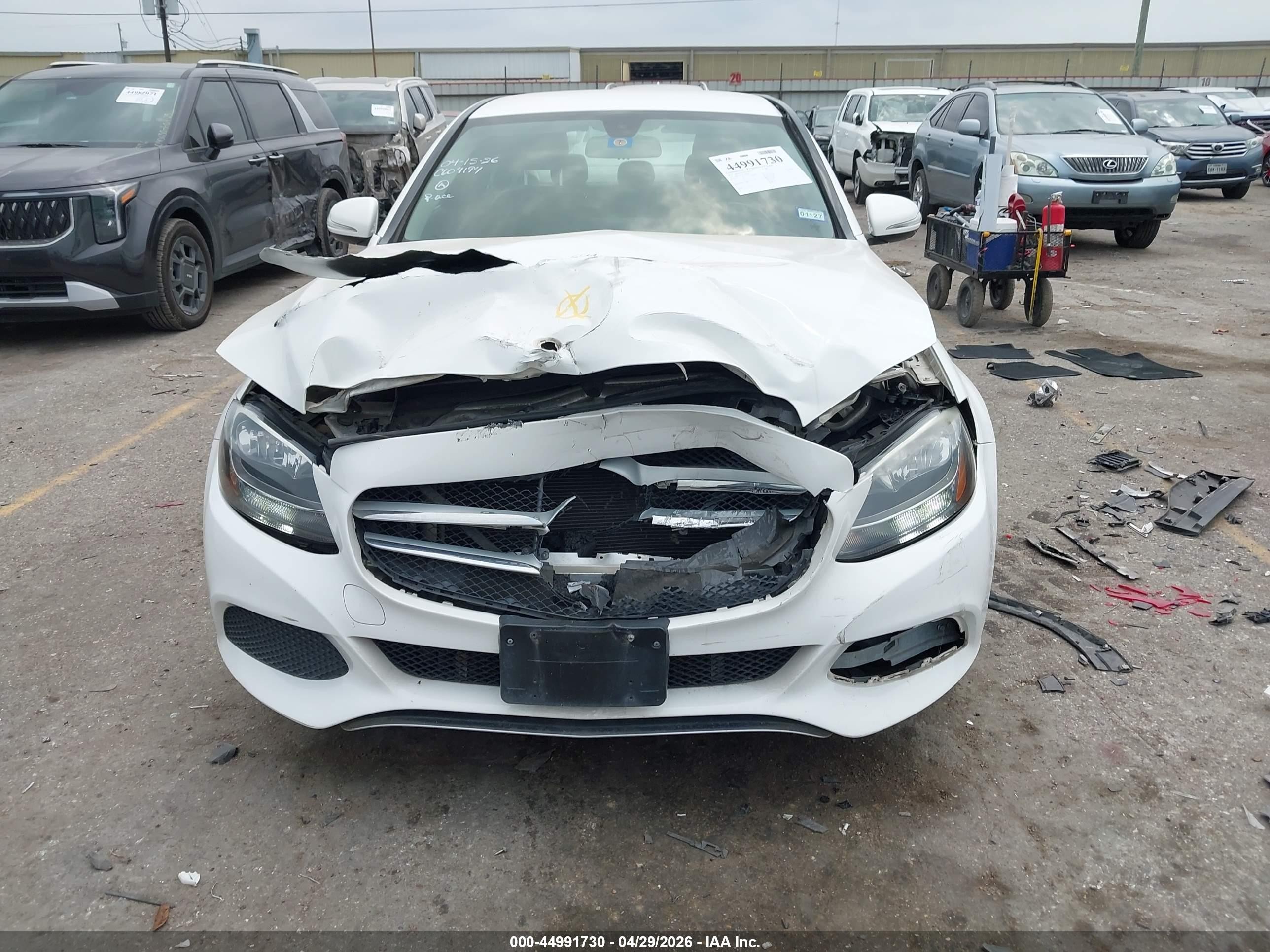 2015 Mercedes-benz C 300   White vin: 55SWF4JB1FU093040