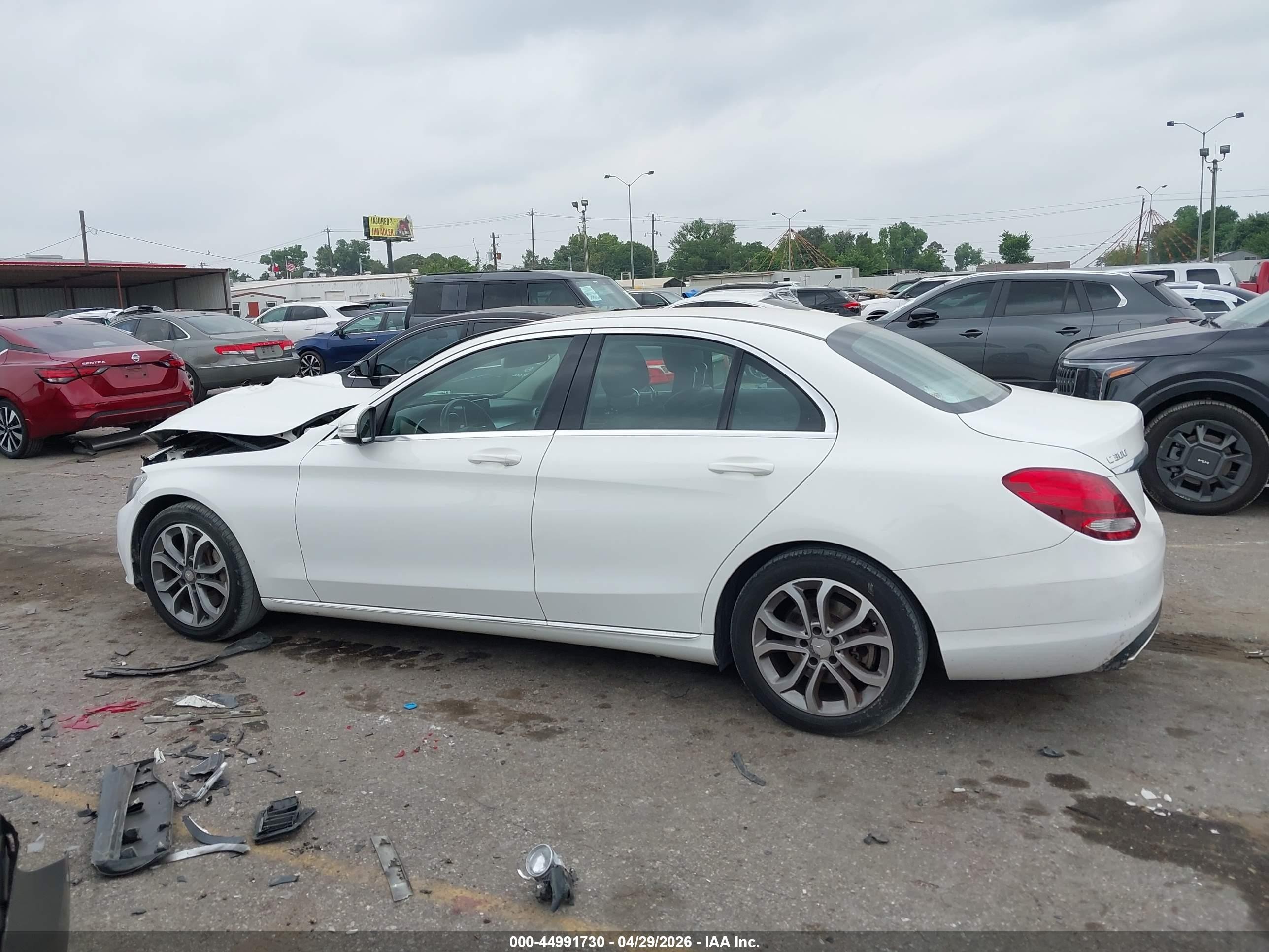 2015 Mercedes-benz C 300   White vin: 55SWF4JB1FU093040