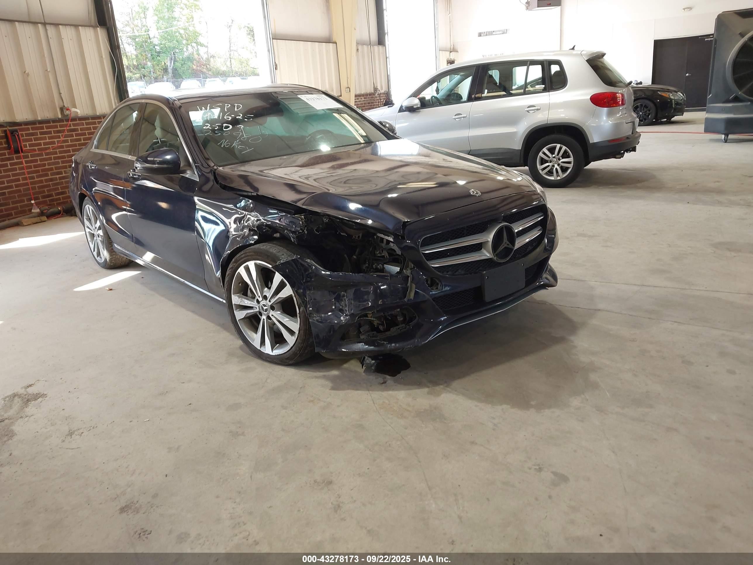 2018 Mercedes-benz C 300   Blue vin: 55SWF4JB1JU250980
