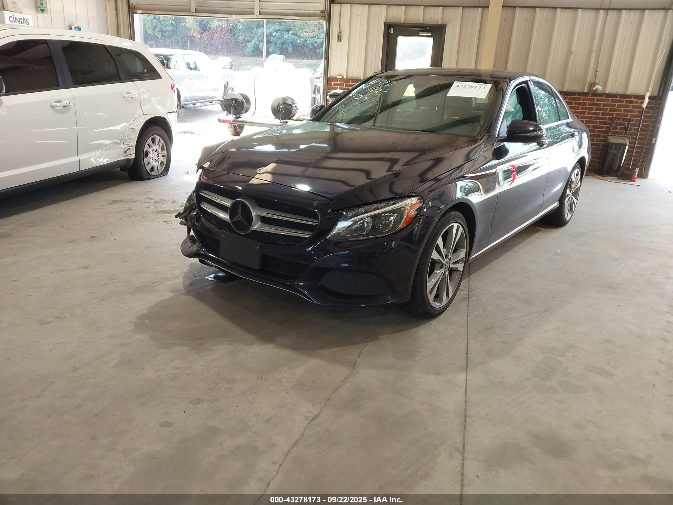 2018 Mercedes-benz C 300   Blue vin: 55SWF4JB1JU250980