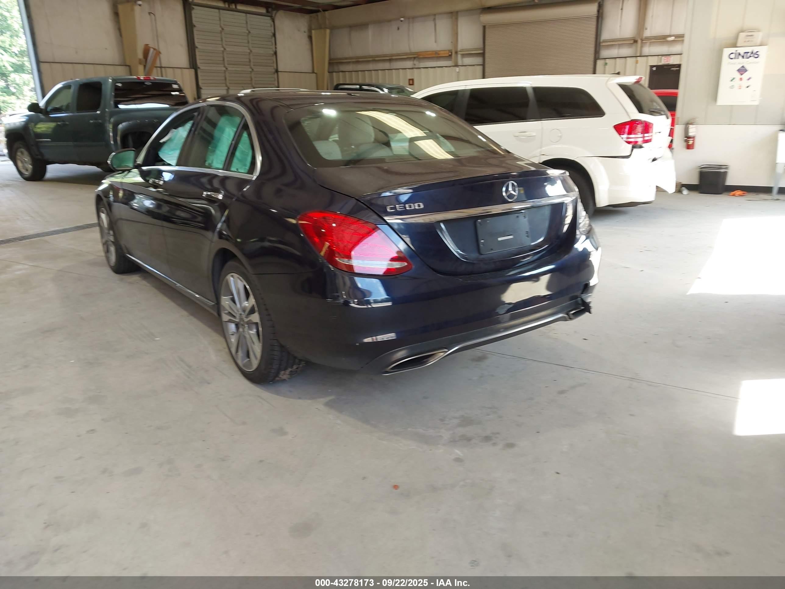 2018 Mercedes-benz C 300   Blue vin: 55SWF4JB1JU250980