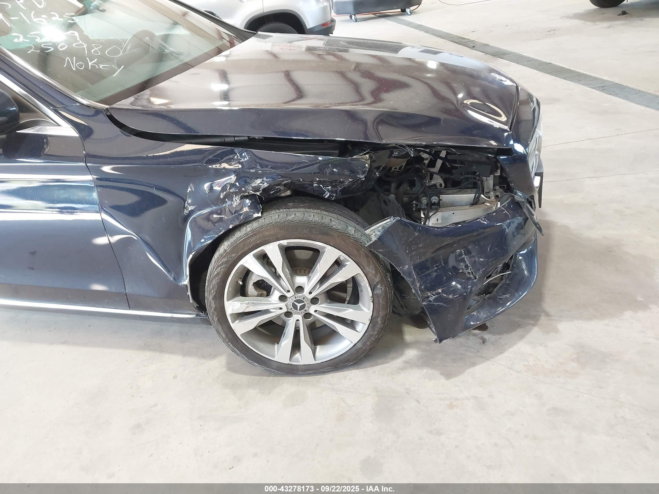 2018 Mercedes-benz C 300   Blue vin: 55SWF4JB1JU250980