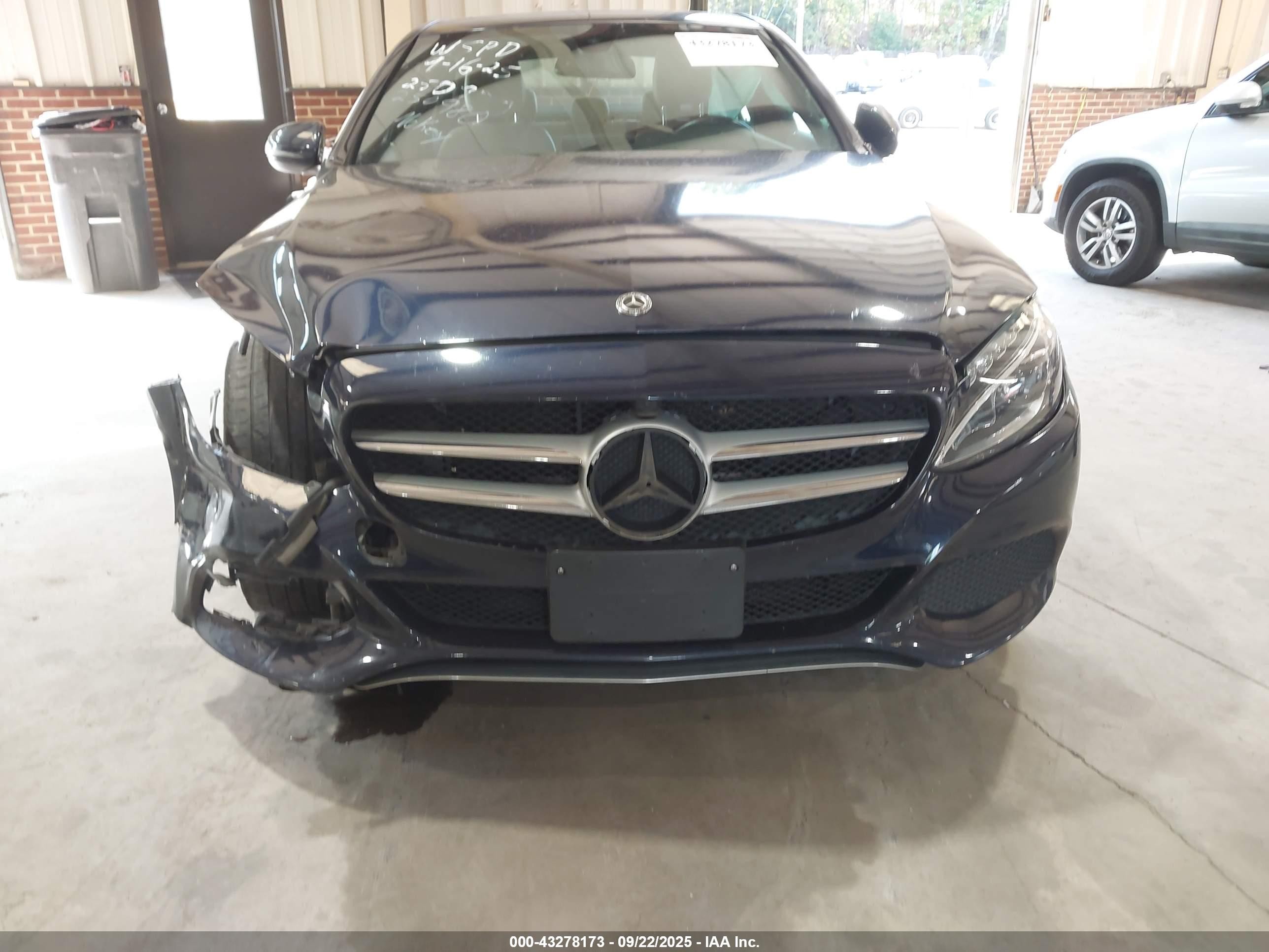 2018 Mercedes-benz C 300   Blue vin: 55SWF4JB1JU250980