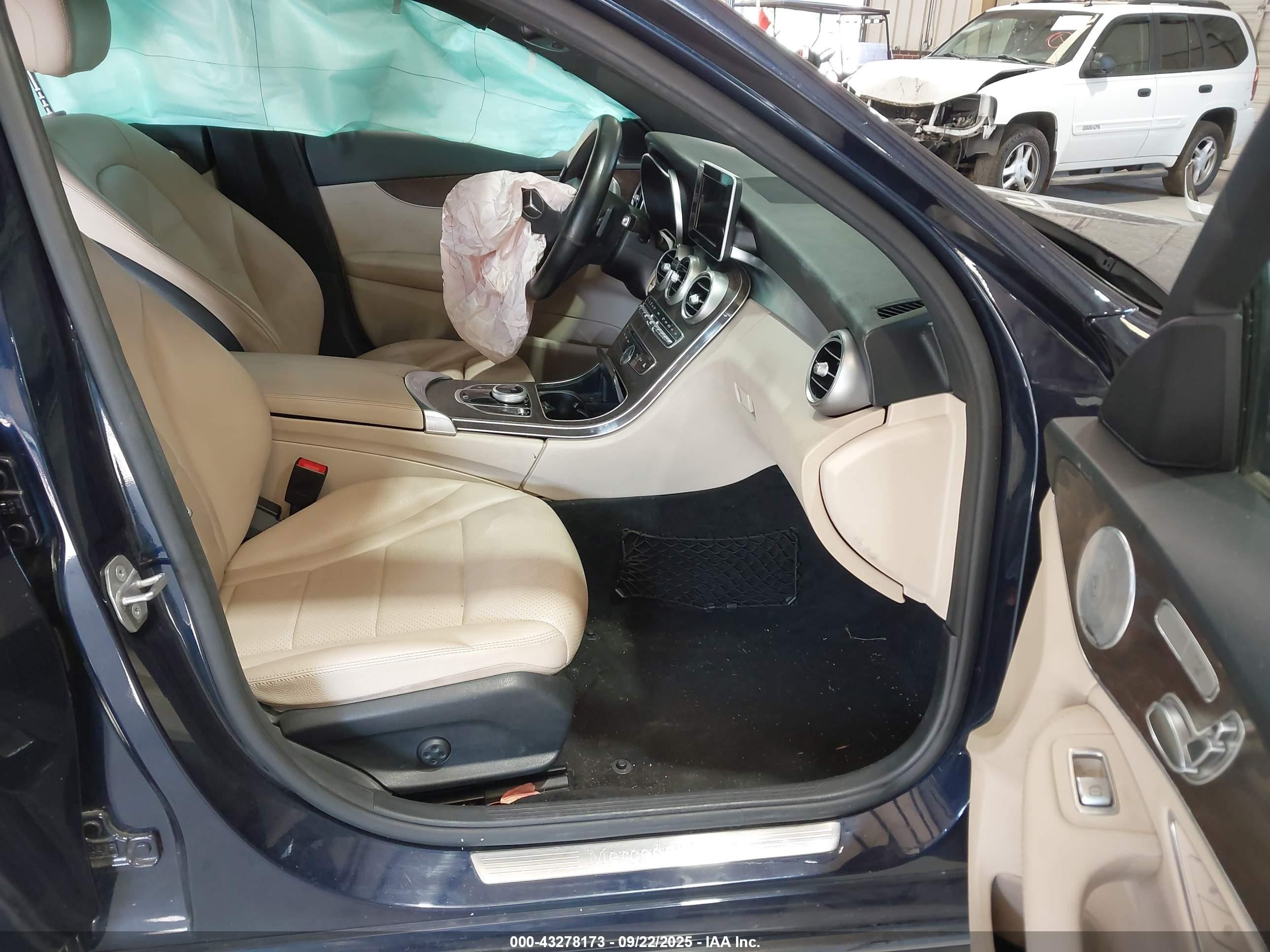 2018 Mercedes-benz C 300   Blue vin: 55SWF4JB1JU250980
