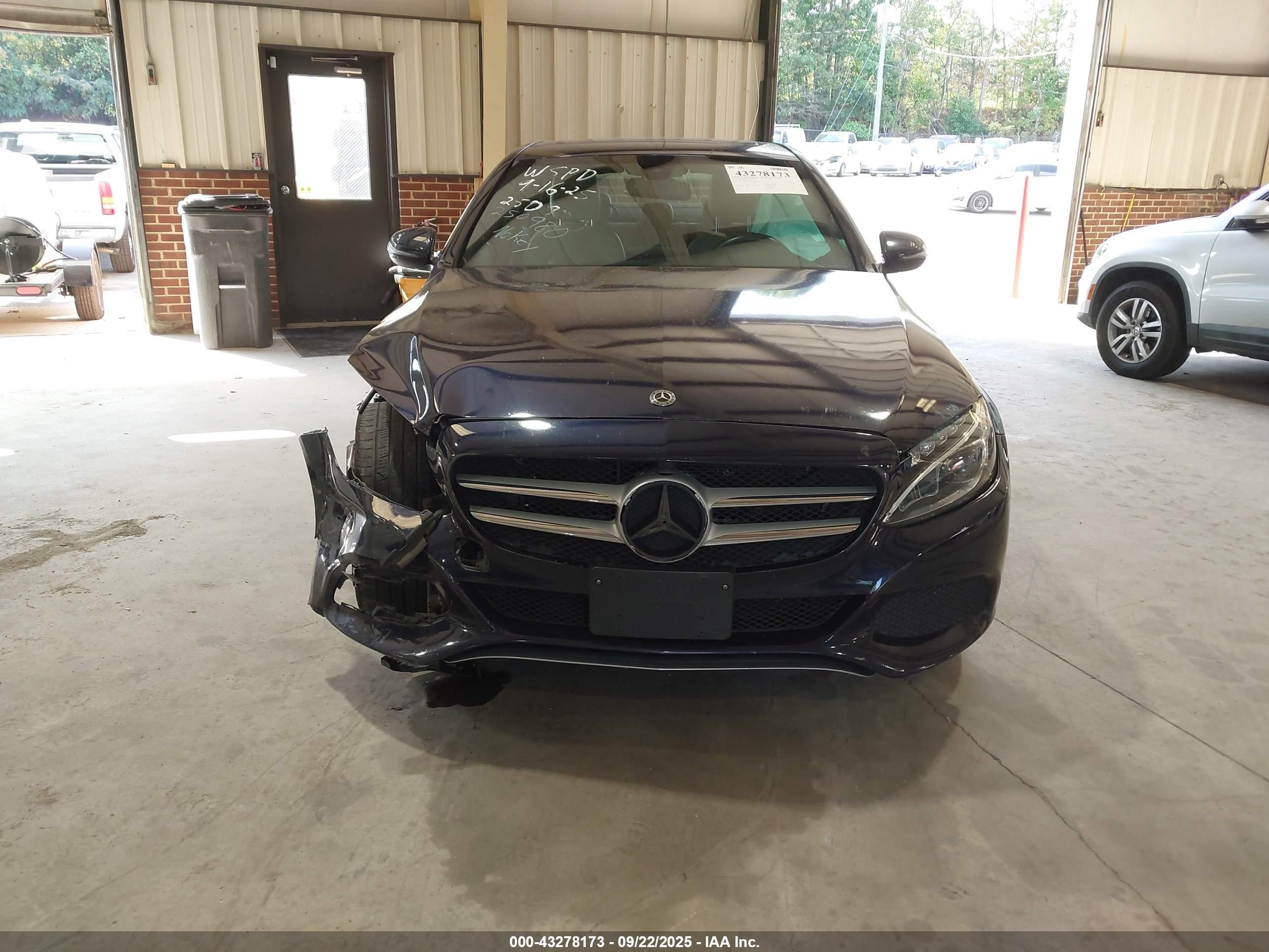 2018 Mercedes-benz C 300   Blue vin: 55SWF4JB1JU250980
