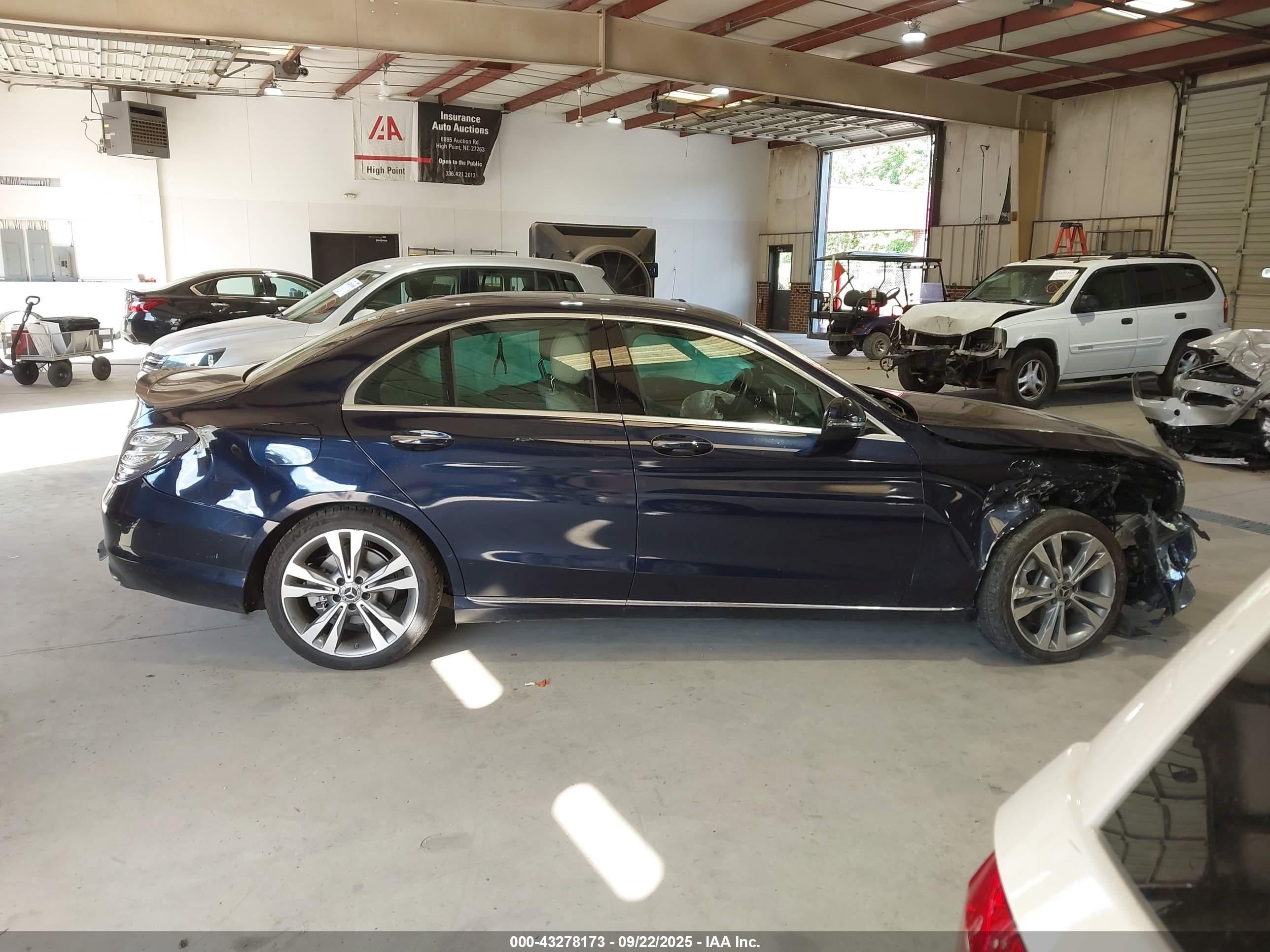2018 Mercedes-benz C 300   Blue vin: 55SWF4JB1JU250980