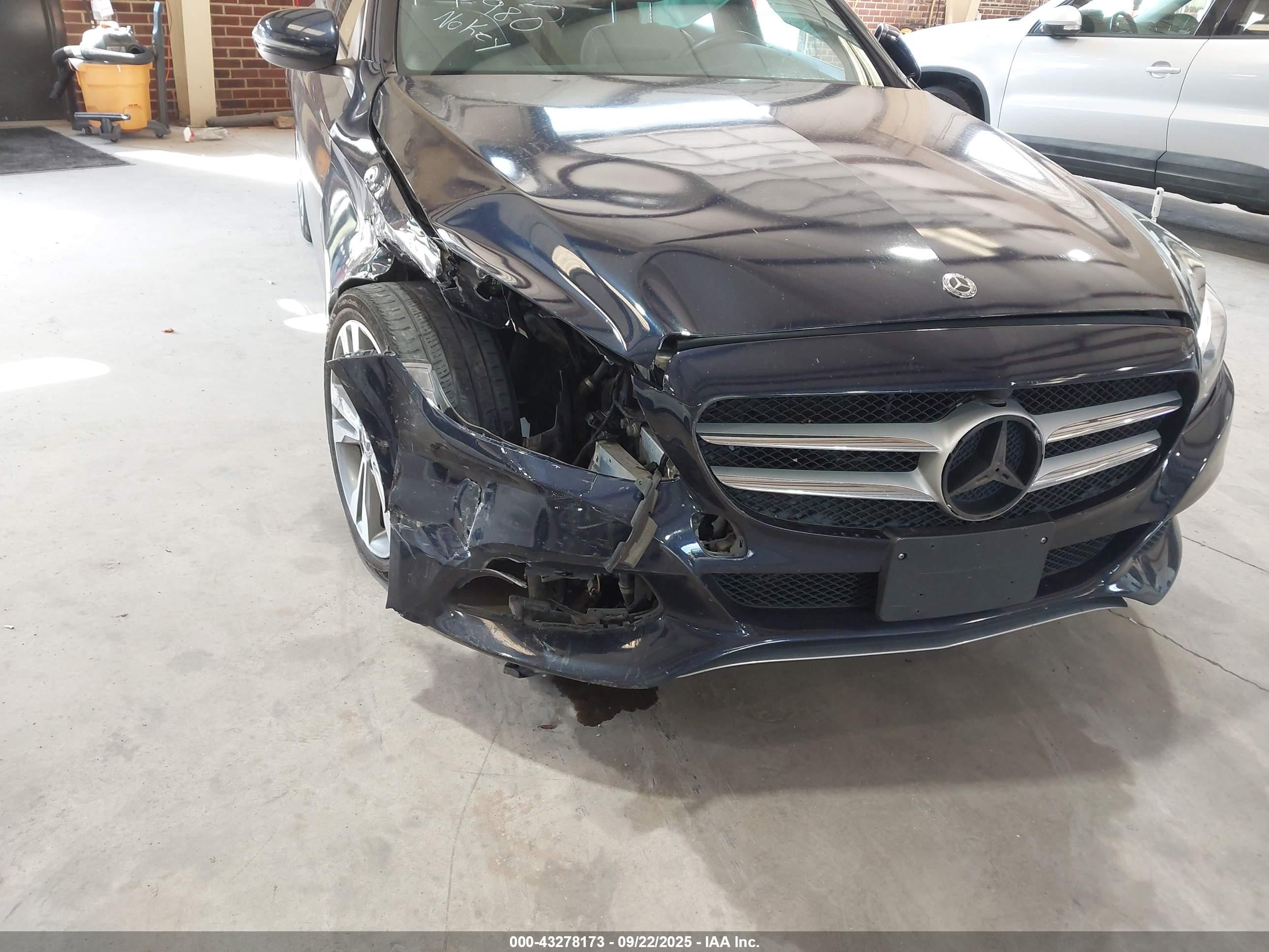 2018 Mercedes-benz C 300   Blue vin: 55SWF4JB1JU250980