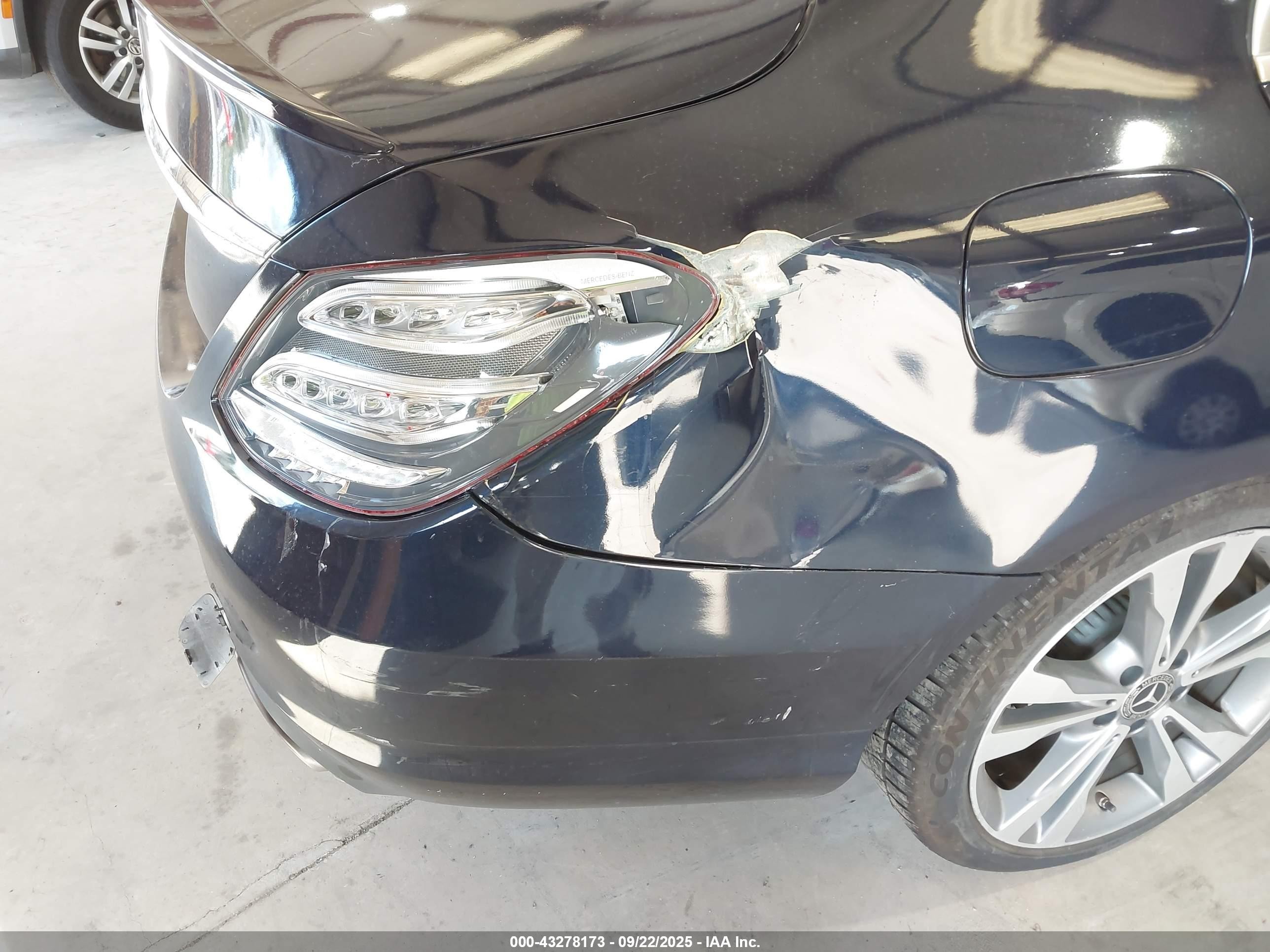 2018 Mercedes-benz C 300   Blue vin: 55SWF4JB1JU250980