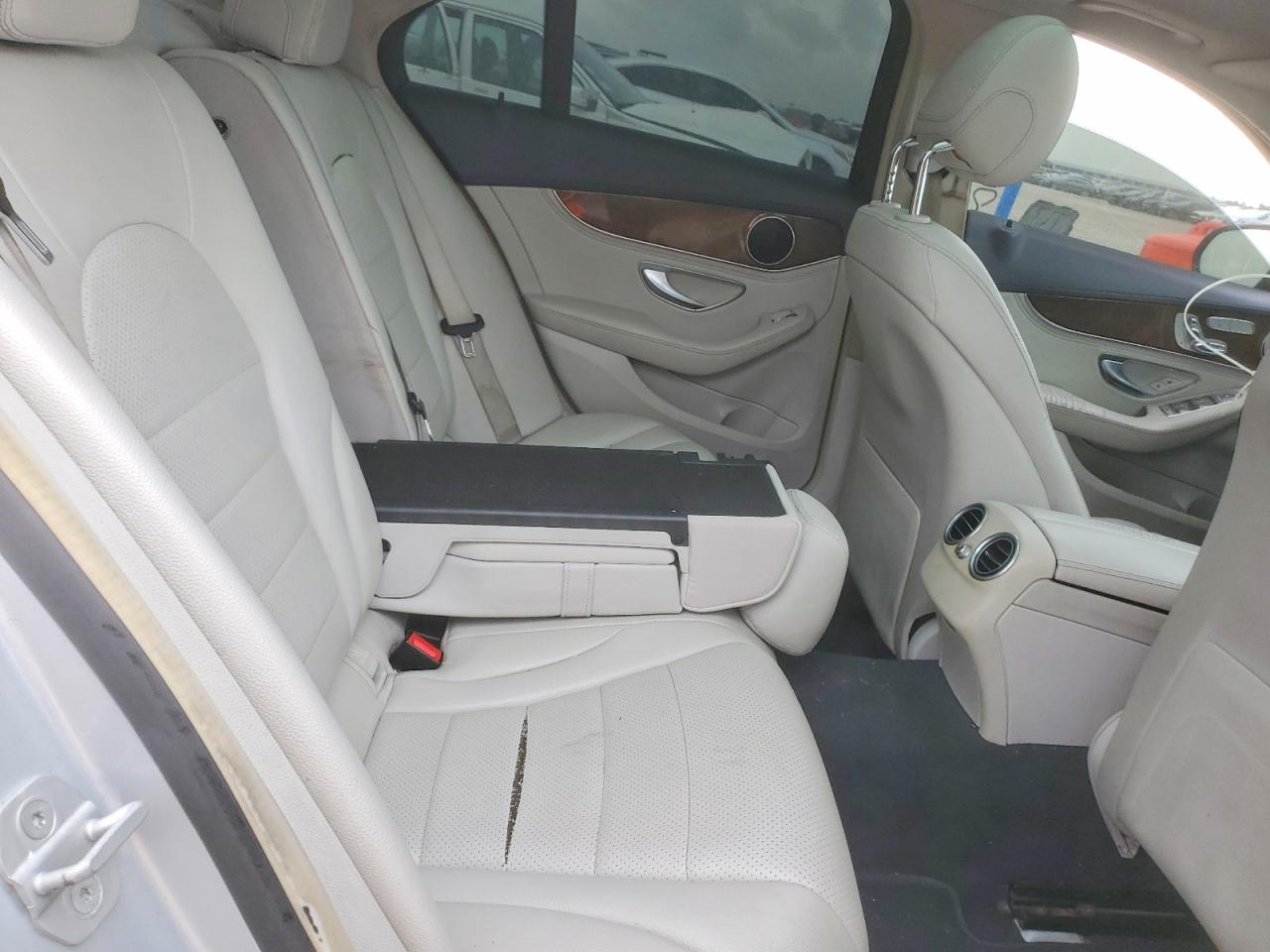 2015 Mercedes-benz C 300 Серебряный vin: 55SWF4JB2FU043019