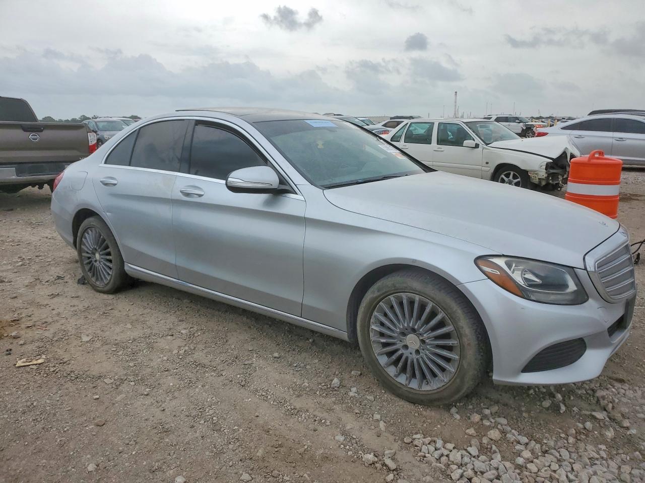 2015 Mercedes-benz C 300 Серебряный vin: 55SWF4JB2FU043019
