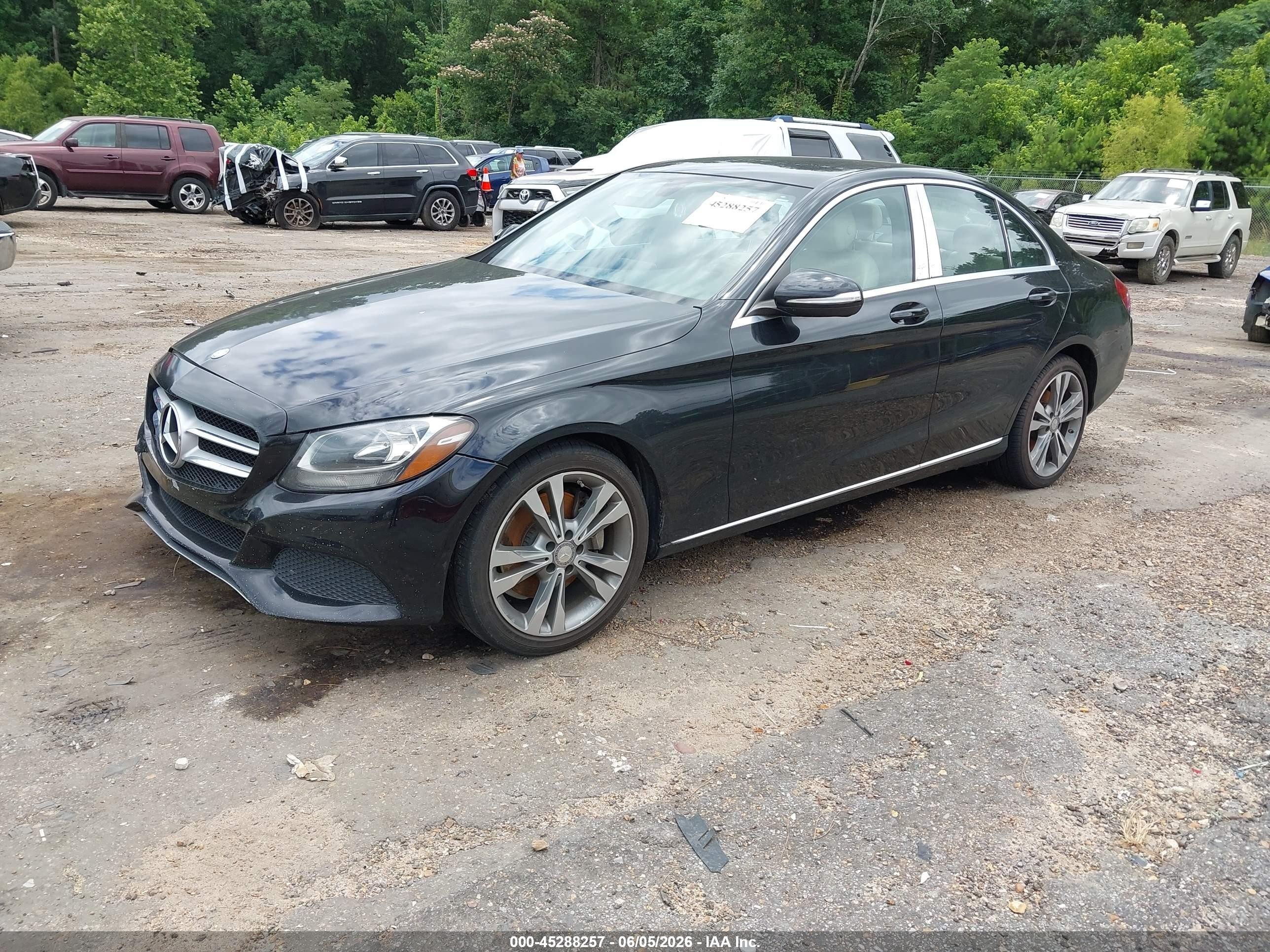 2015 Mercedes-benz C 300   Черный vin: 55SWF4JB2FU045675