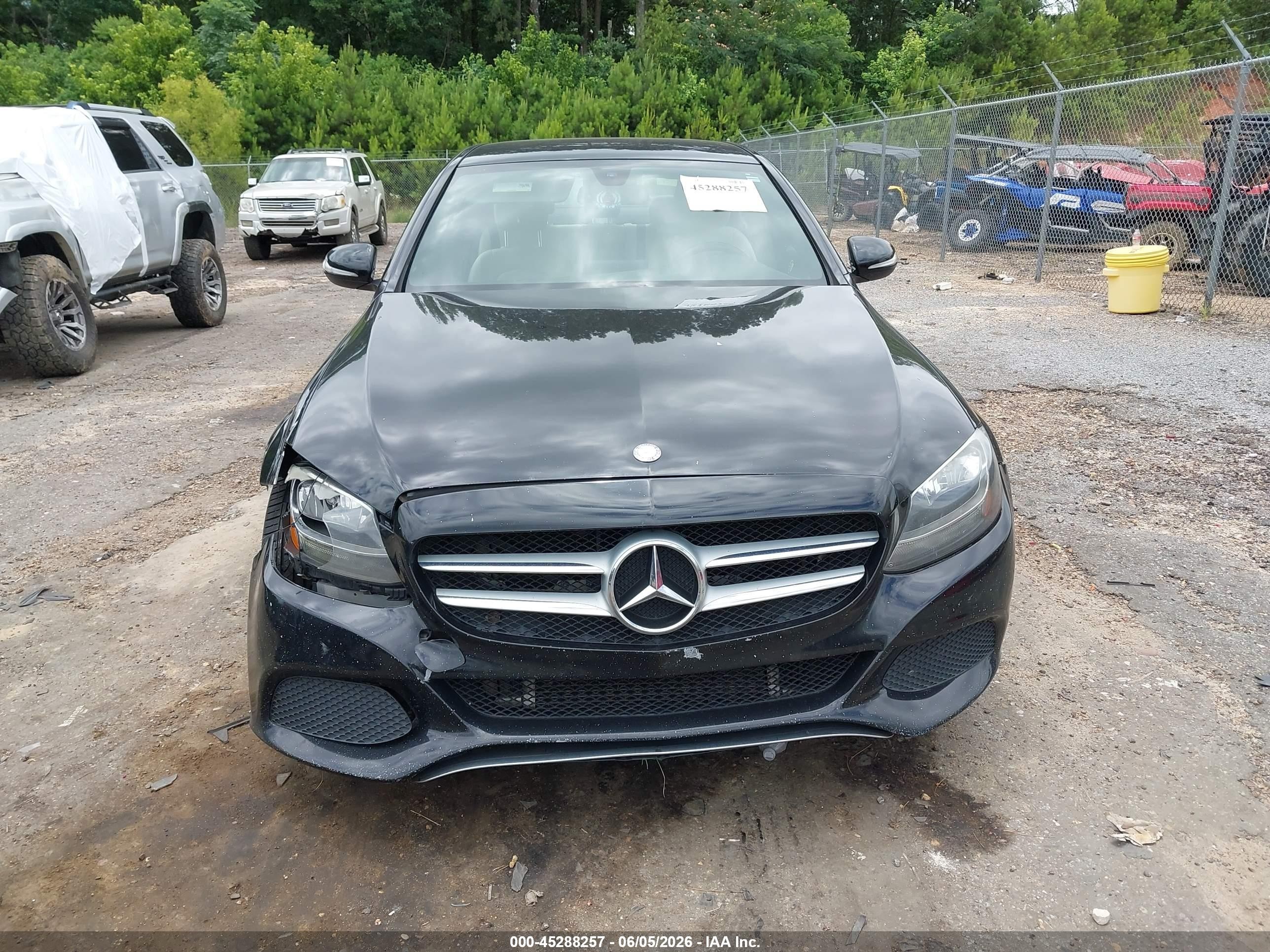 2015 Mercedes-benz C 300   Черный vin: 55SWF4JB2FU045675