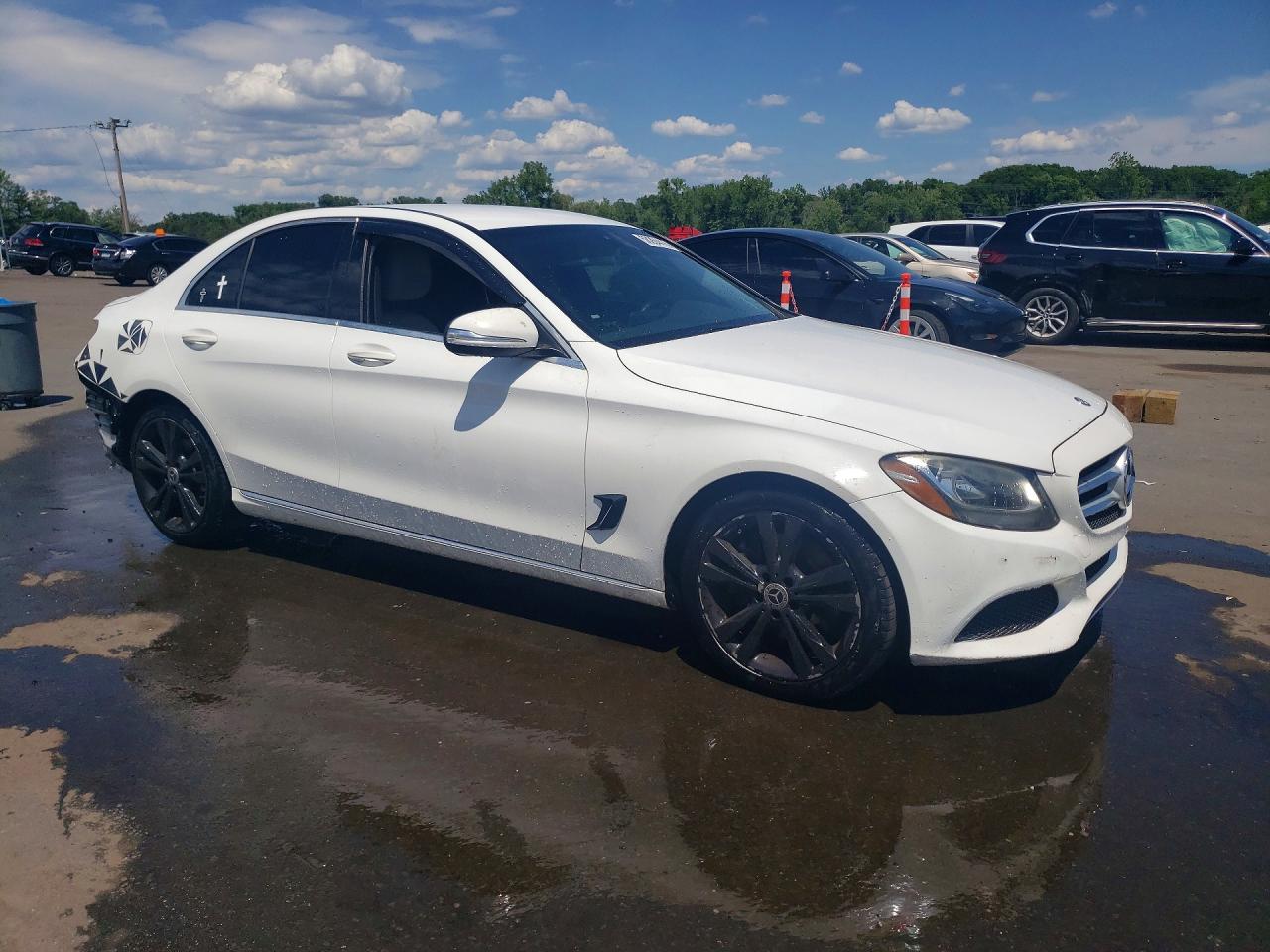2015 Mercedes-benz C 300 White vin: 55SWF4JB2FU054621