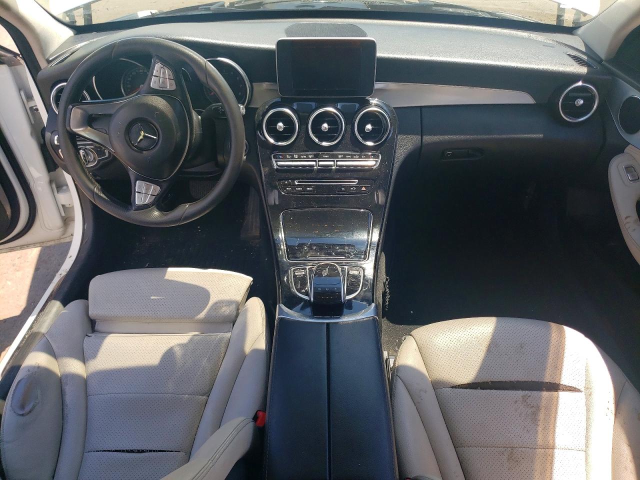 2015 Mercedes-benz C 300 White vin: 55SWF4JB2FU054621