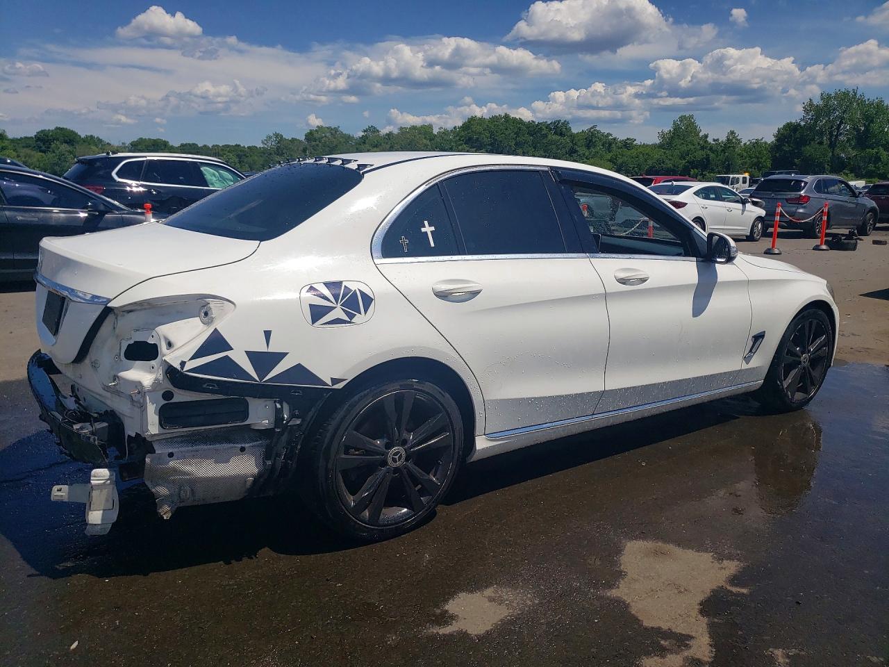 2015 Mercedes-benz C 300 White vin: 55SWF4JB2FU054621