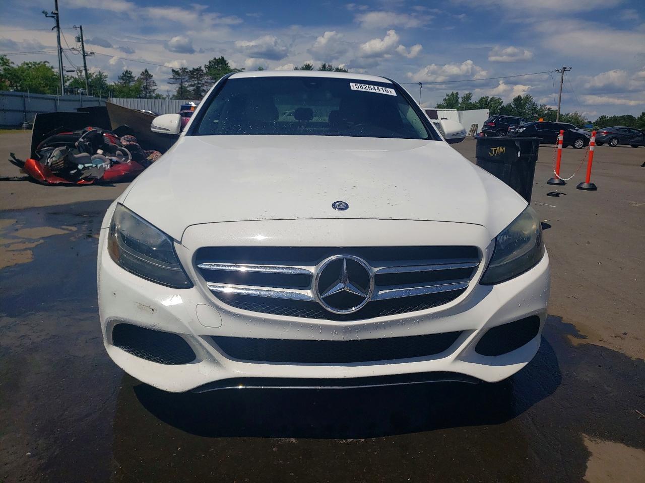2015 Mercedes-benz C 300 White vin: 55SWF4JB2FU054621