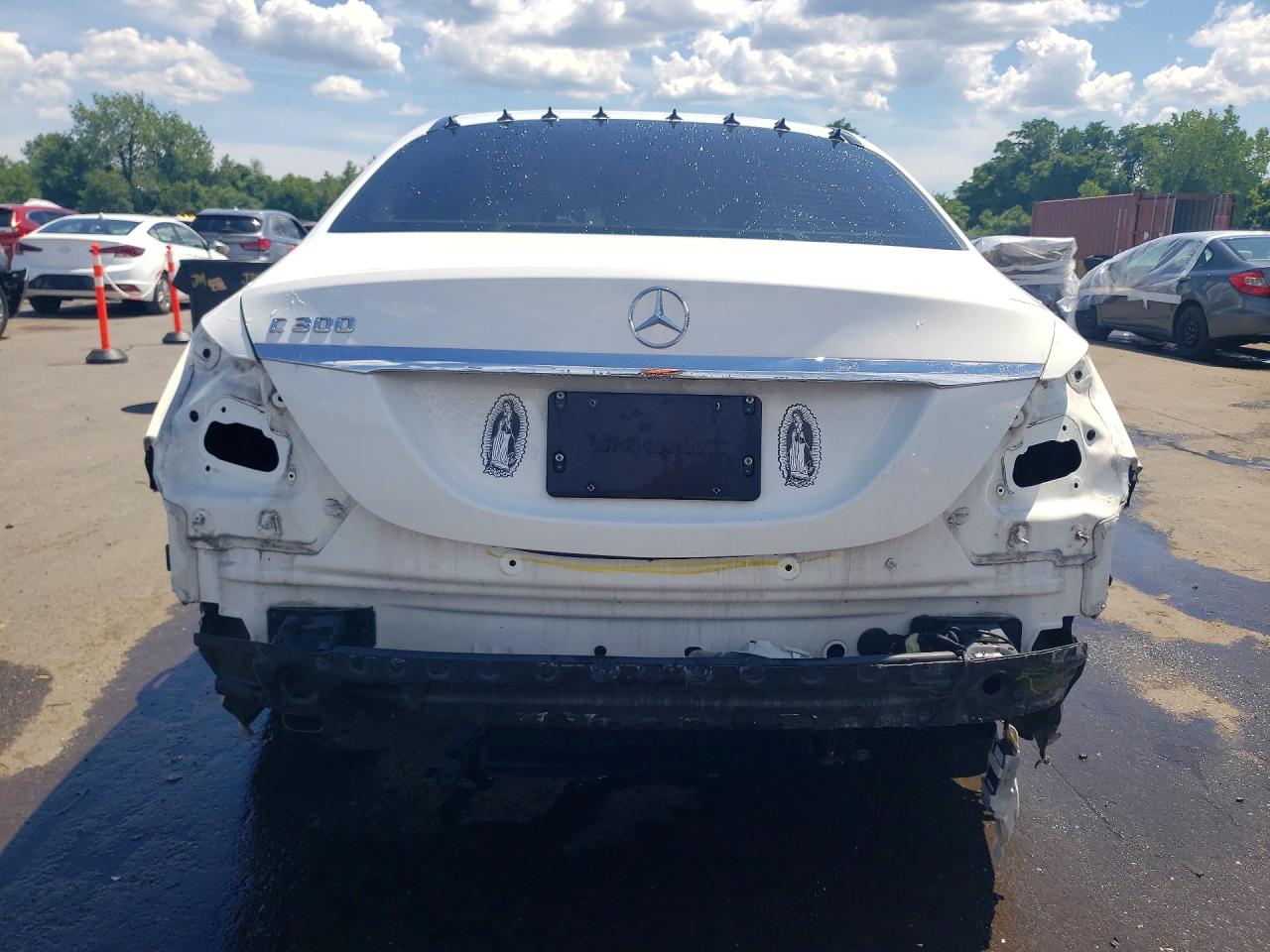 2015 Mercedes-benz C 300 White vin: 55SWF4JB2FU054621