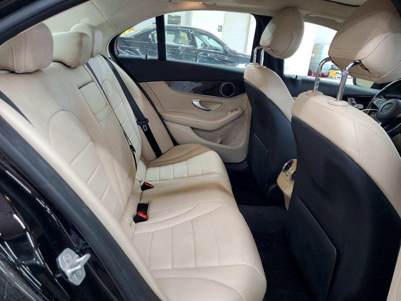 2015 Mercedes-benz C 300 Black vin: 55SWF4JB2FU055025