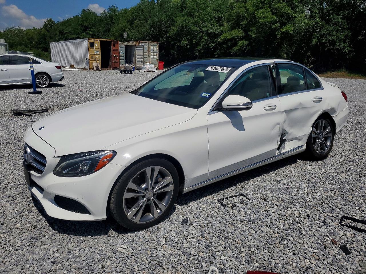 2016 Mercedes-benz C 300 White vin: 55SWF4JB2GU178633