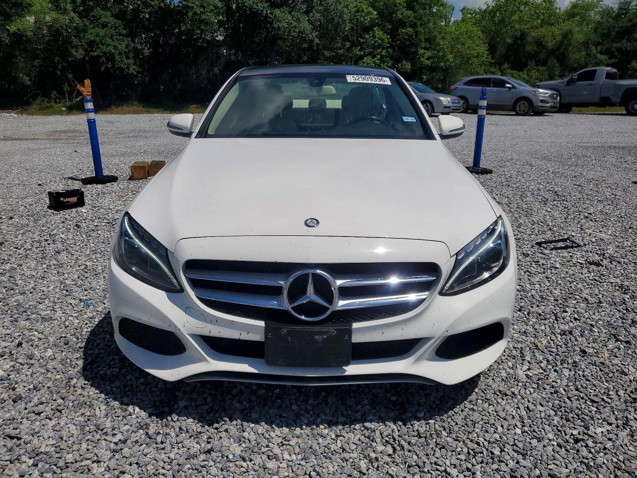 2016 Mercedes-benz C 300 White vin: 55SWF4JB2GU178633