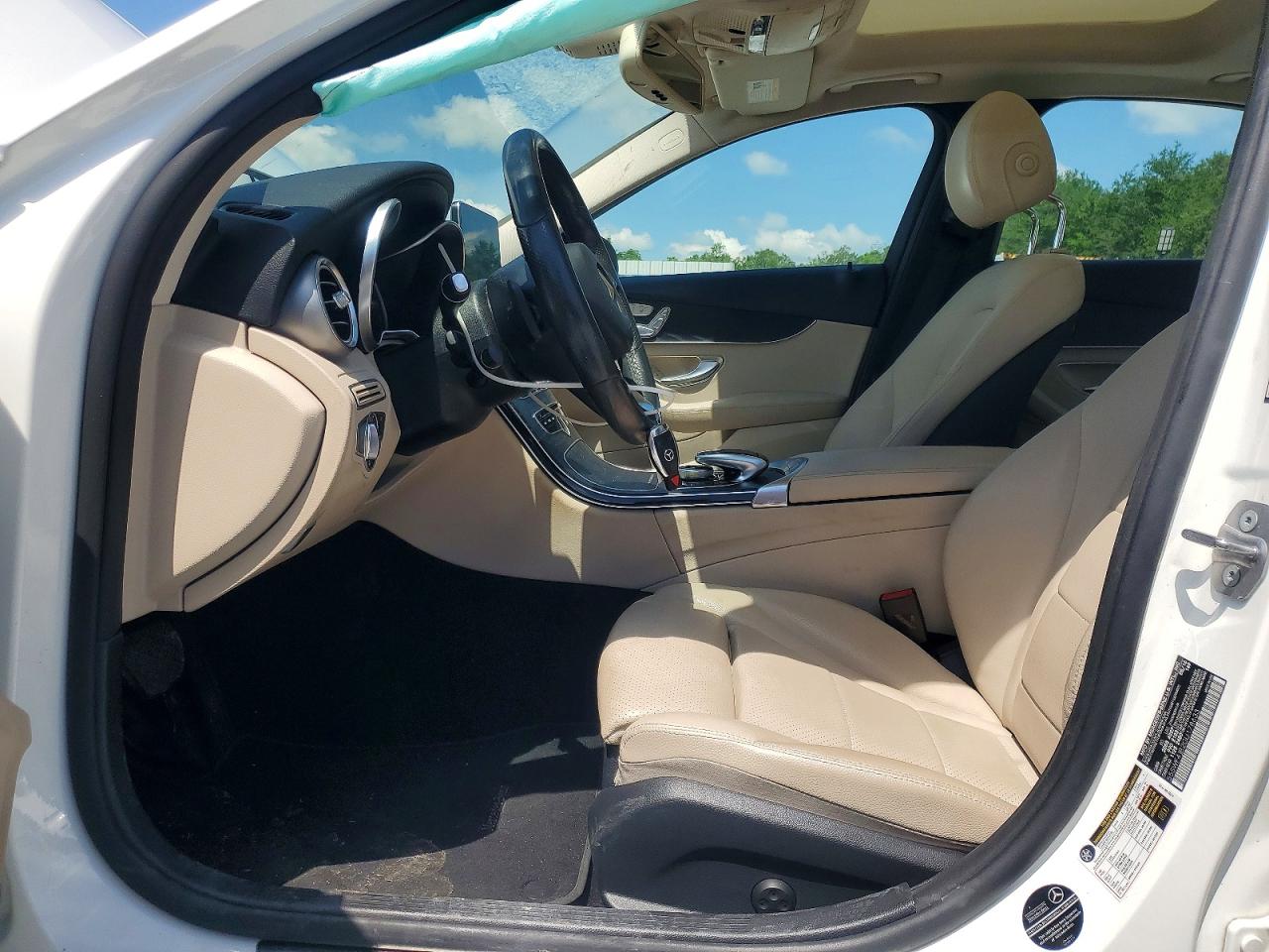 2016 Mercedes-benz C 300 White vin: 55SWF4JB2GU178633