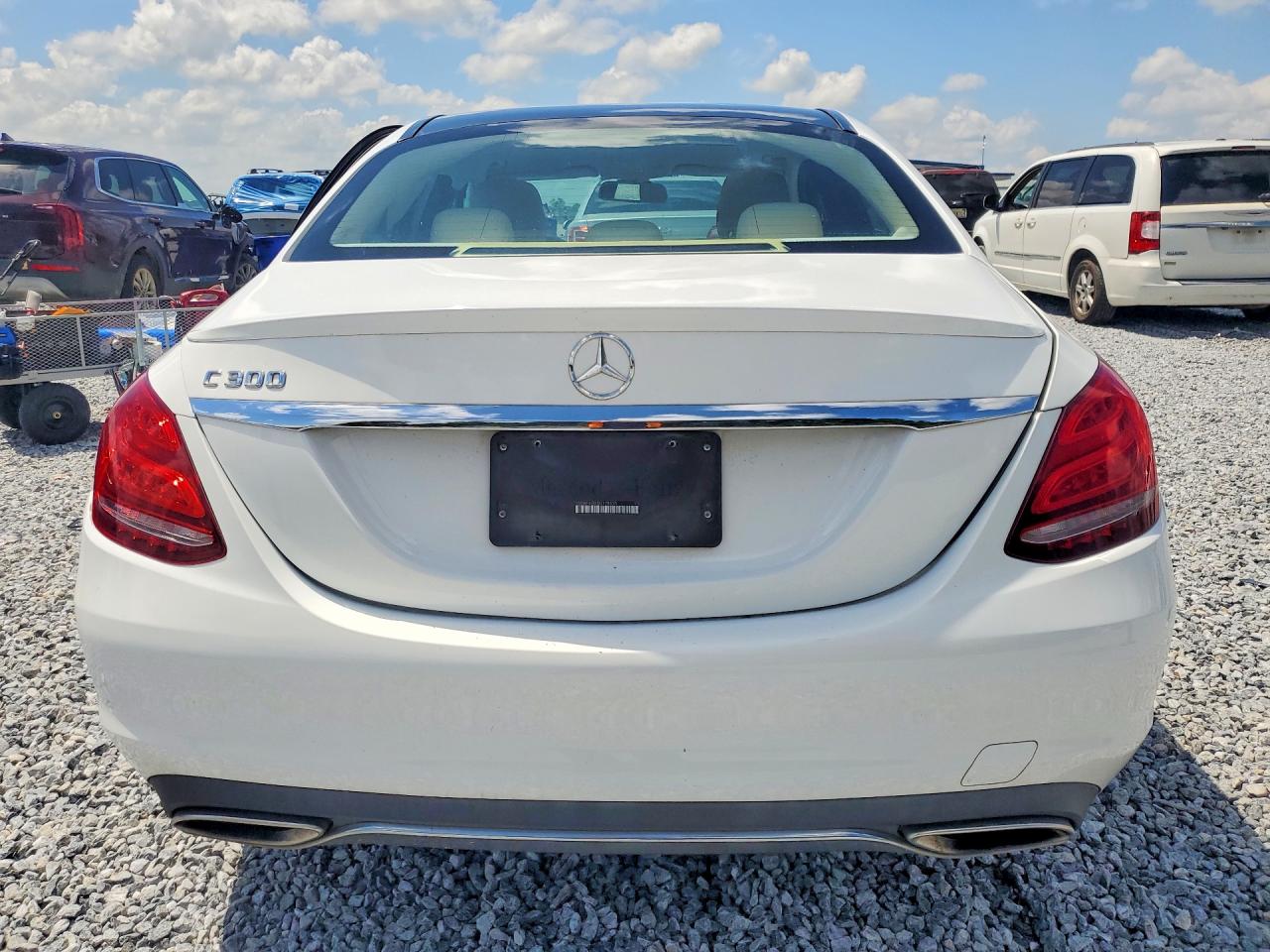 2016 Mercedes-benz C 300 White vin: 55SWF4JB2GU178633