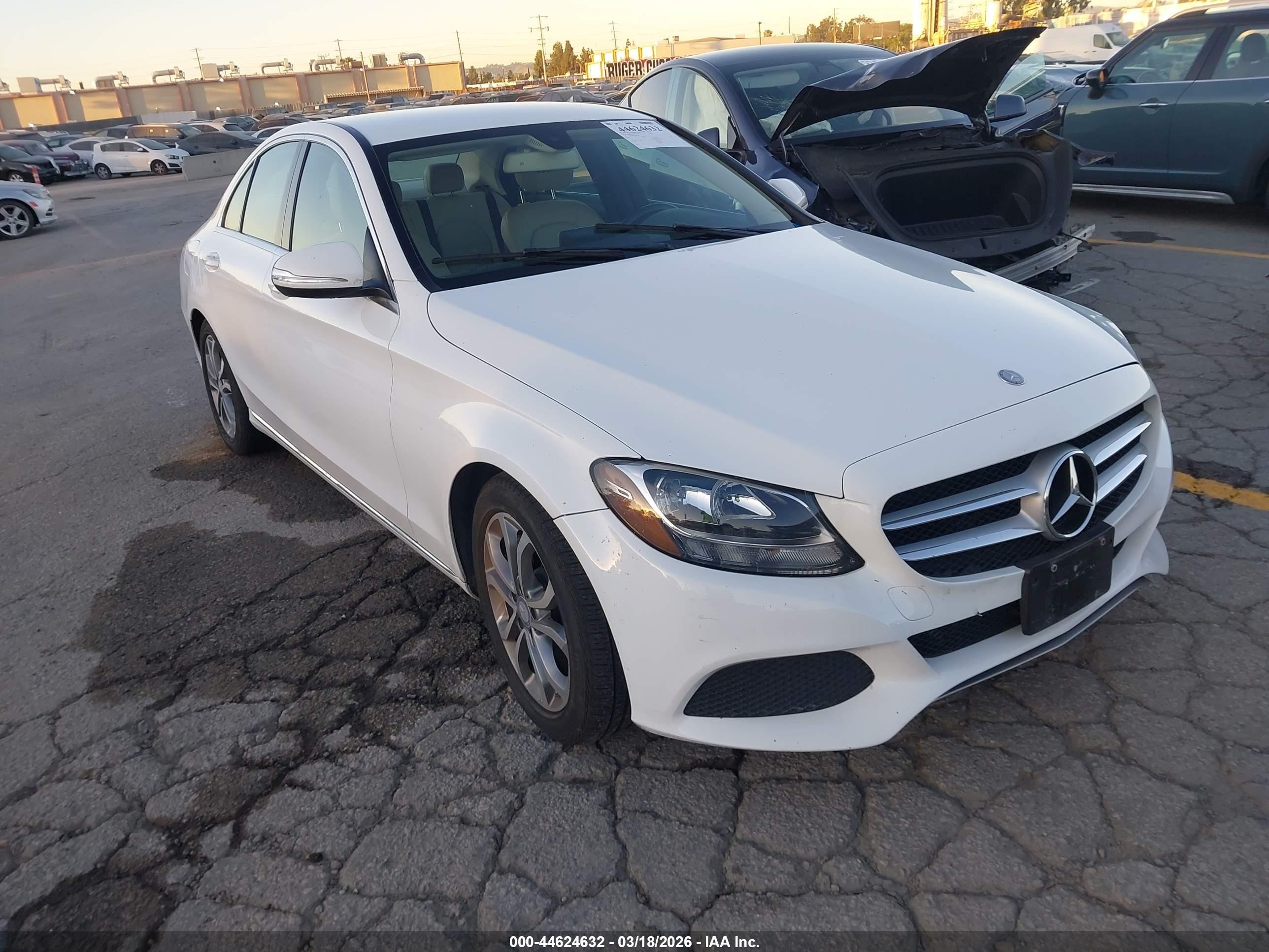 2015 Mercedes-benz C 300   White vin: 55SWF4JB3FU065823