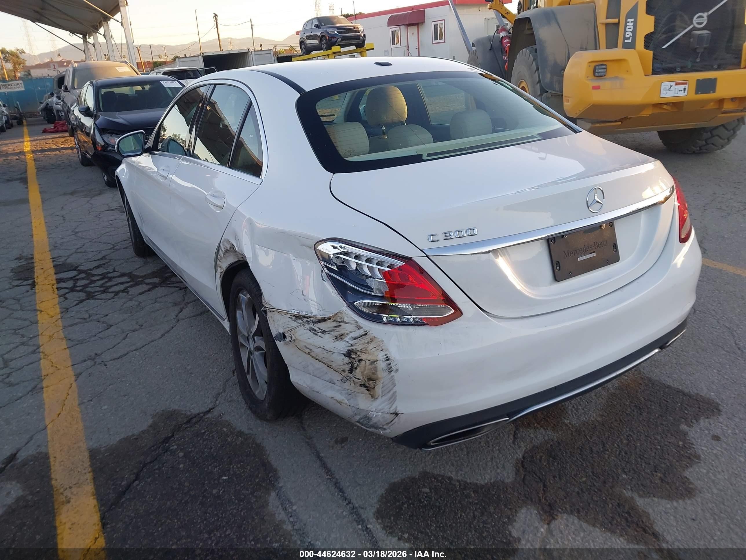 2015 Mercedes-benz C 300   White vin: 55SWF4JB3FU065823