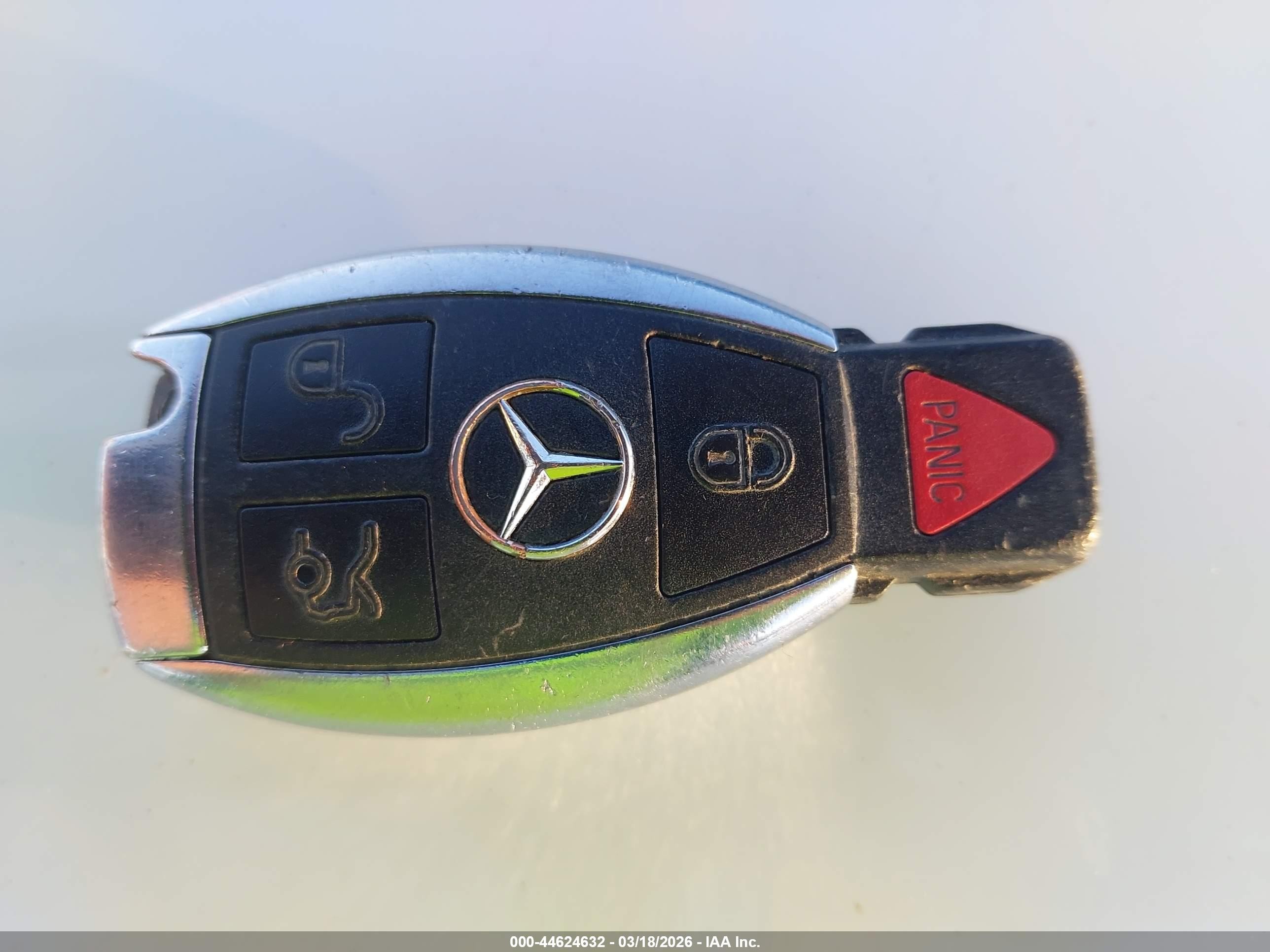 2015 Mercedes-benz C 300   White vin: 55SWF4JB3FU065823