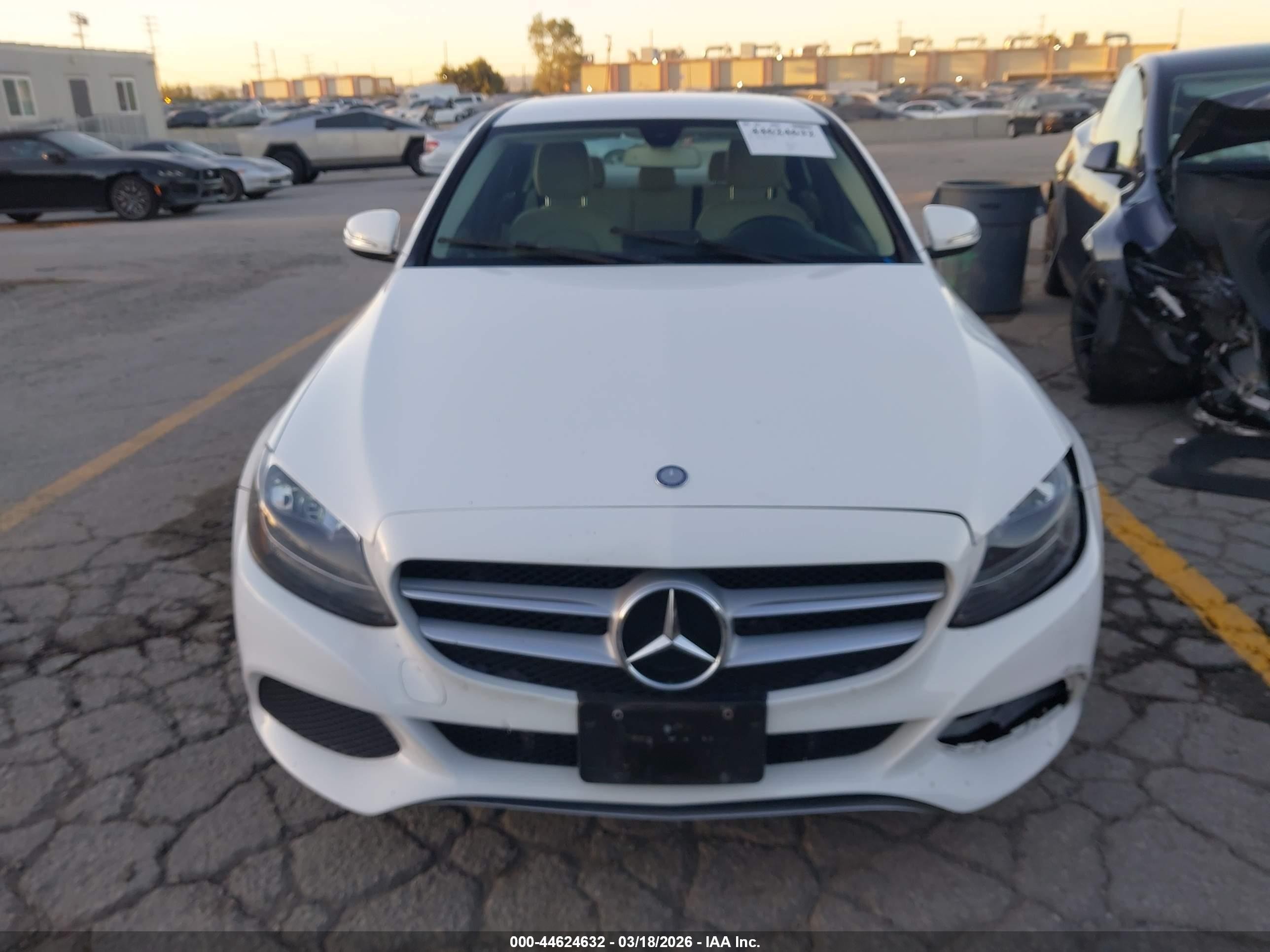 2015 Mercedes-benz C 300   White vin: 55SWF4JB3FU065823