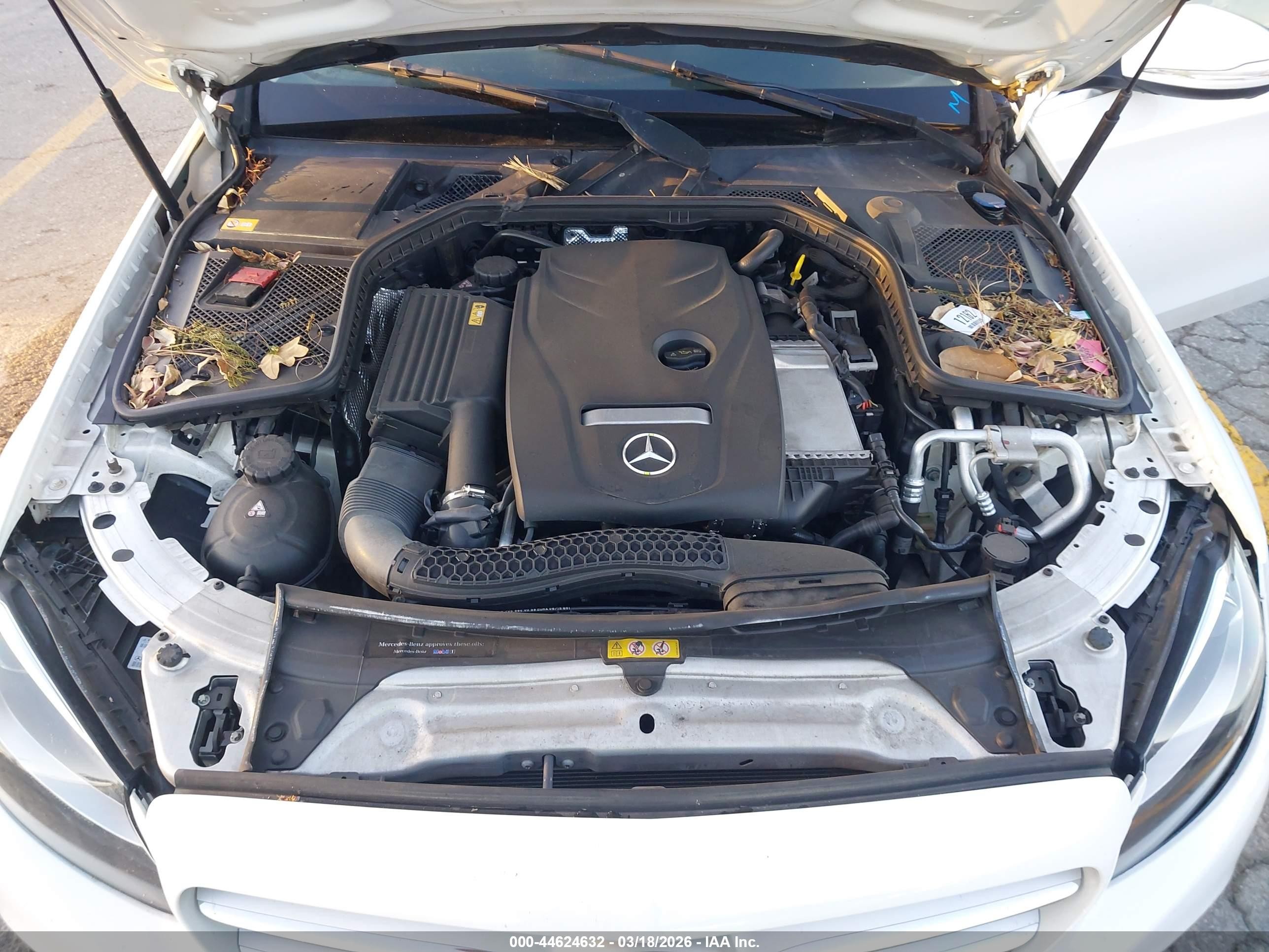 2015 Mercedes-benz C 300   White vin: 55SWF4JB3FU065823