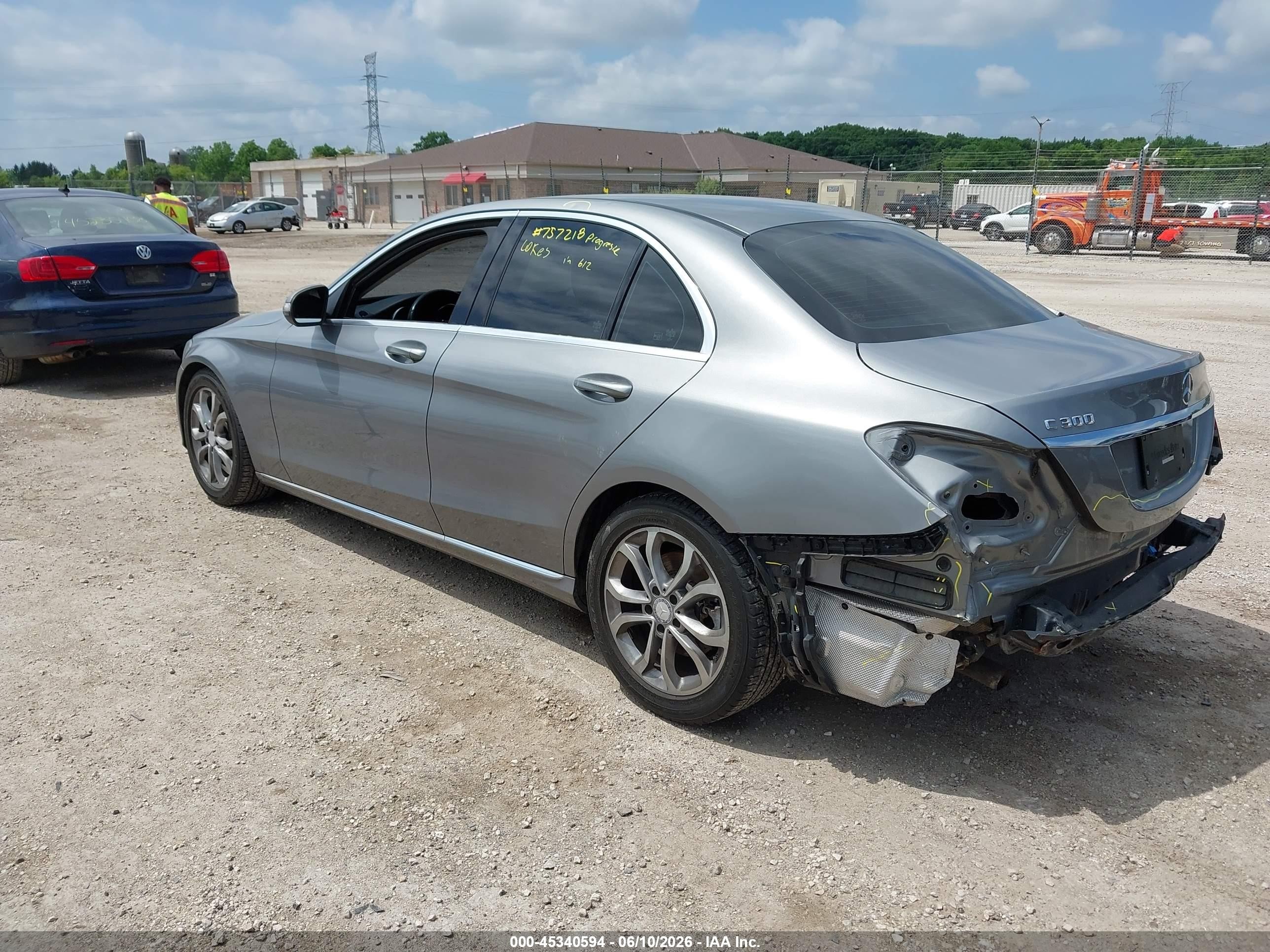 2015 Mercedes-benz C 300 Серебряный vin: 55SWF4JB3FU069693
