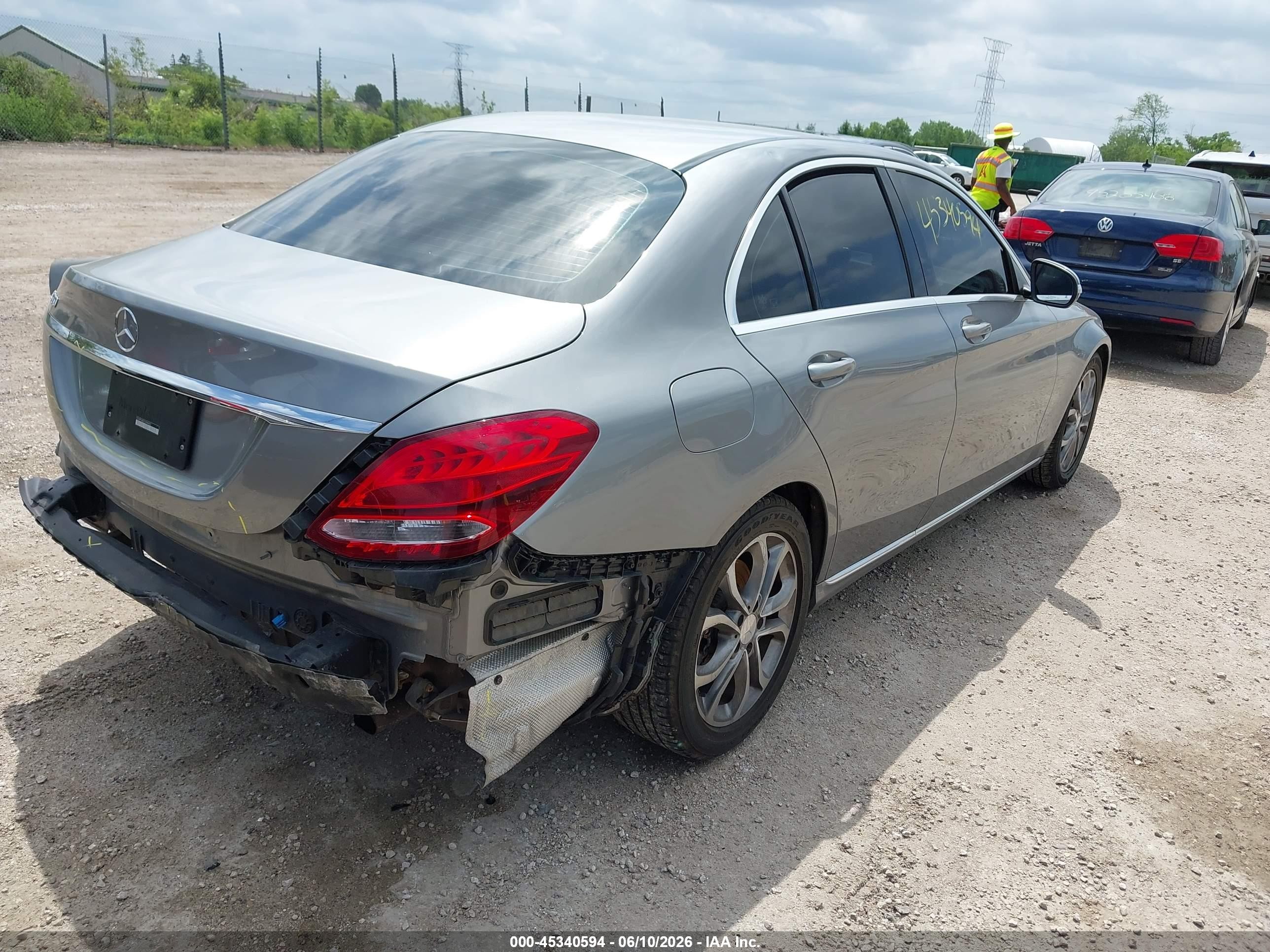 2015 Mercedes-benz C 300 Серебряный vin: 55SWF4JB3FU069693