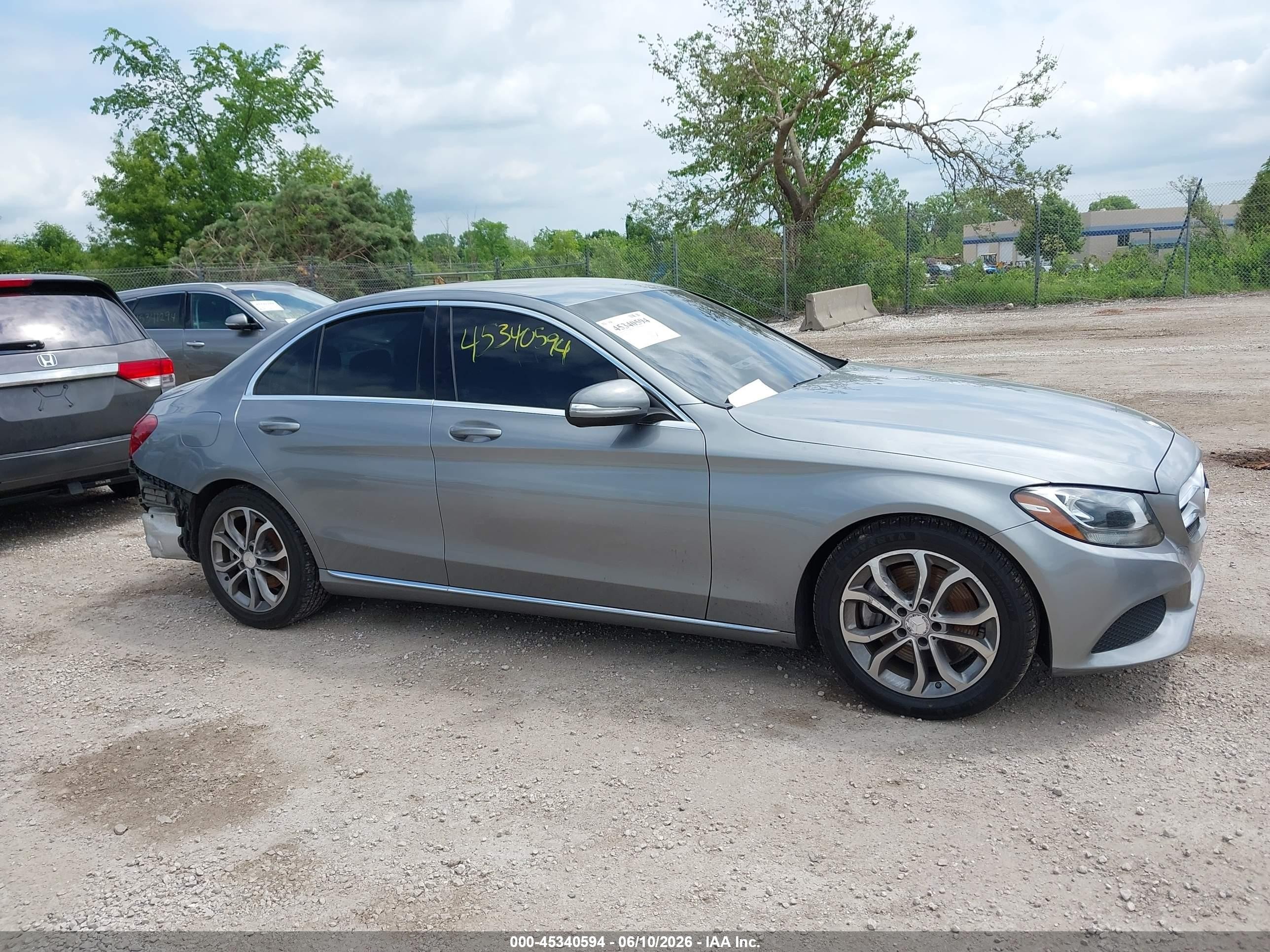 2015 Mercedes-benz C 300 Серебряный vin: 55SWF4JB3FU069693
