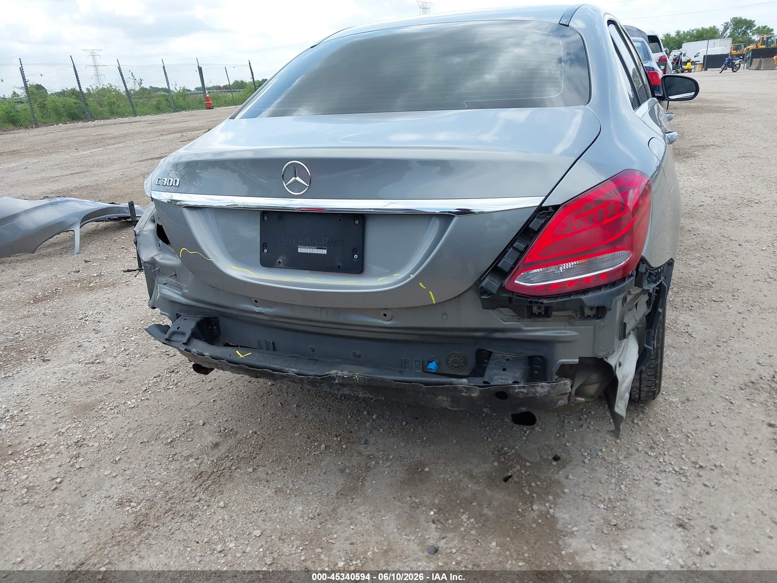 2015 Mercedes-benz C 300 Серебряный vin: 55SWF4JB3FU069693