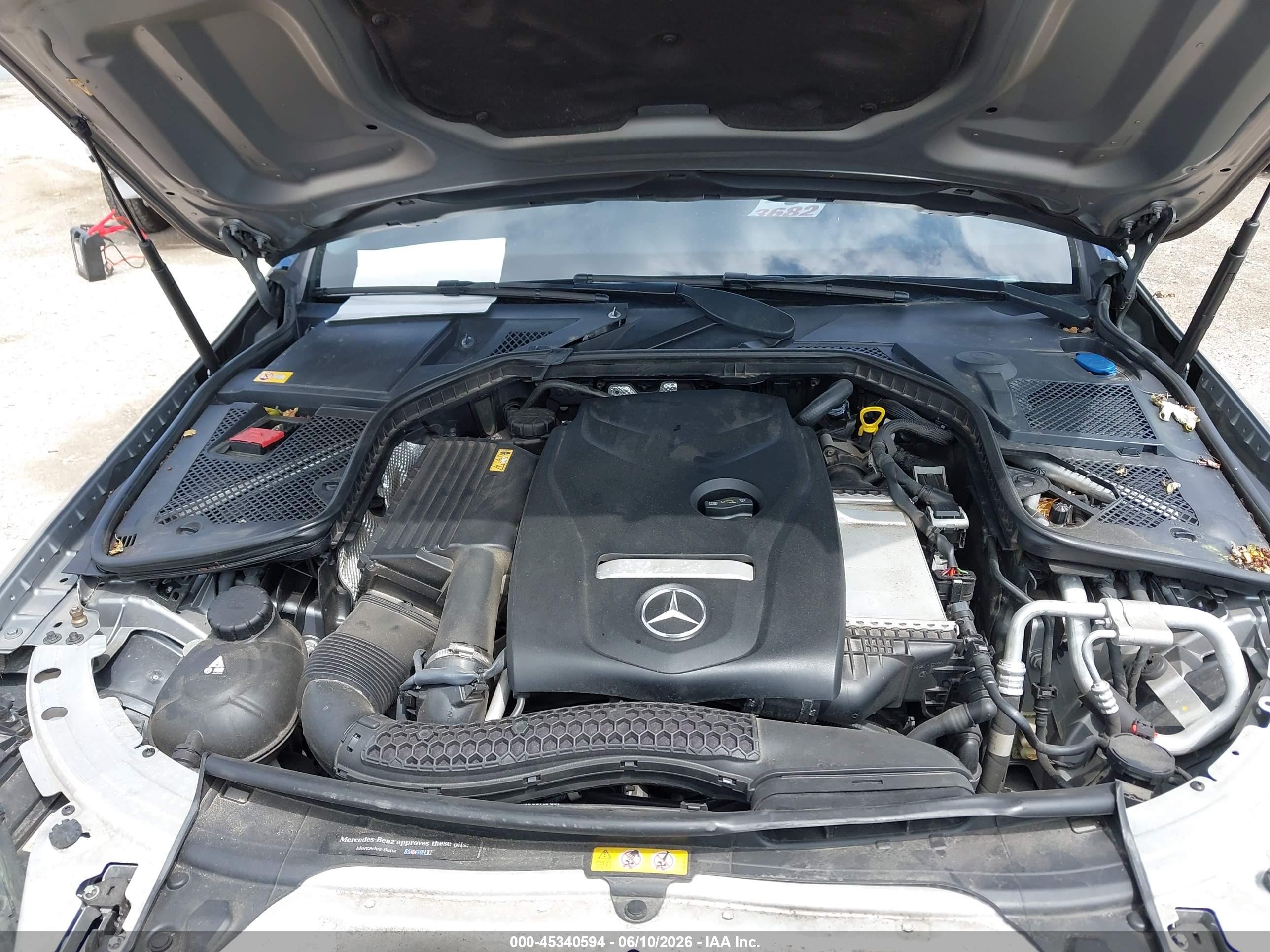 2015 Mercedes-benz C 300 Серебряный vin: 55SWF4JB3FU069693