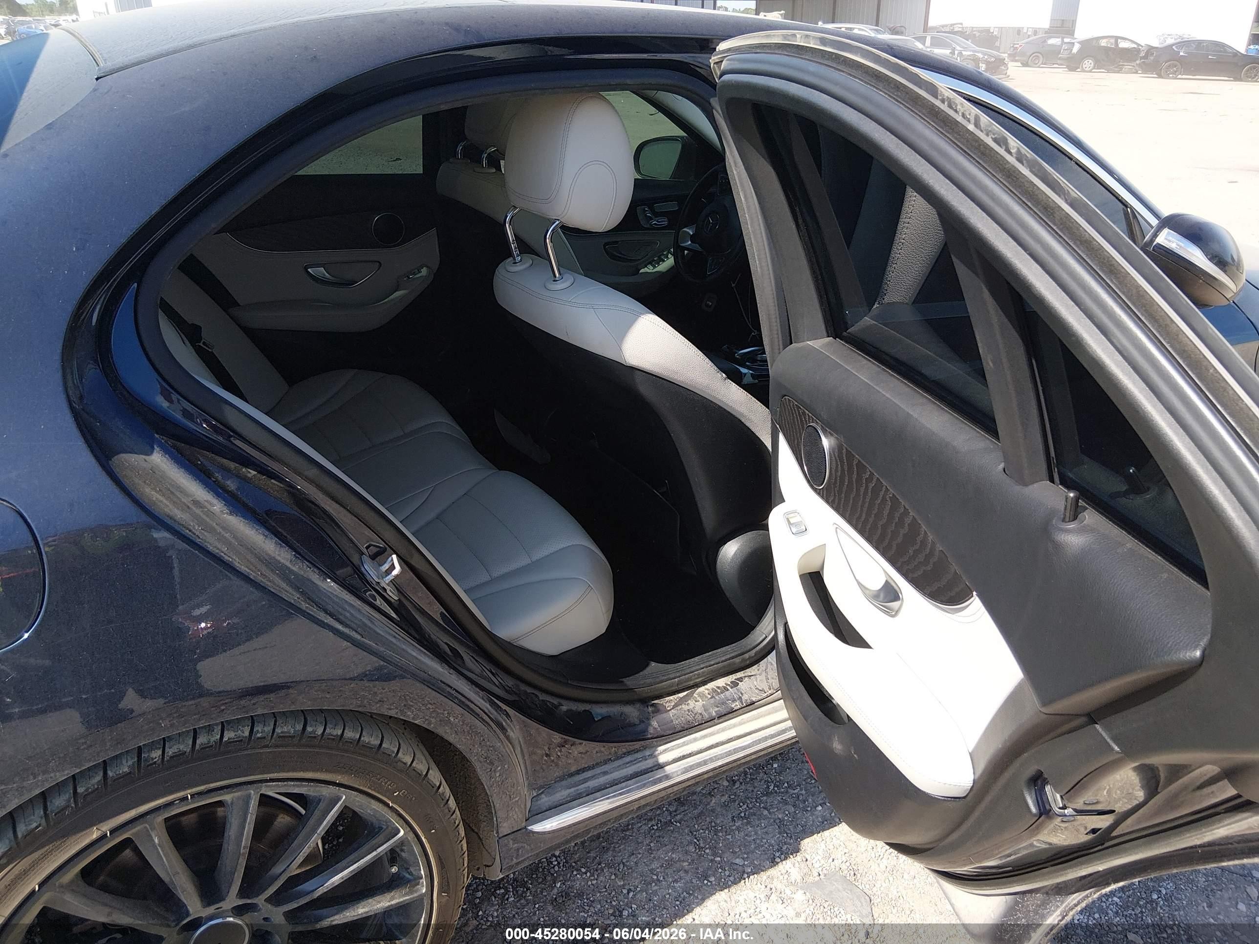 2015 Mercedes-benz C 300   Navy vin: 55SWF4JB3FU082914