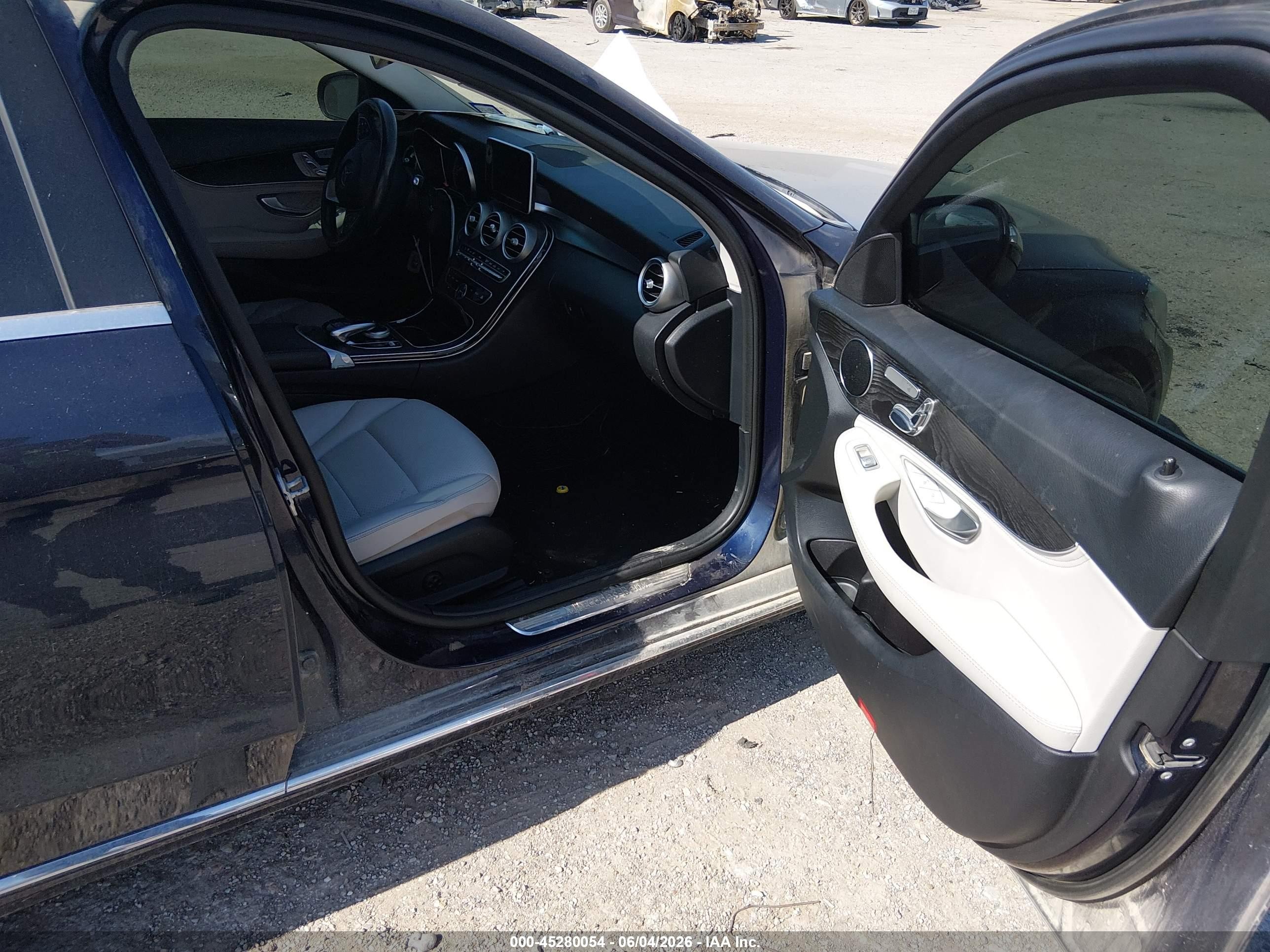 2015 Mercedes-benz C 300   Navy vin: 55SWF4JB3FU082914