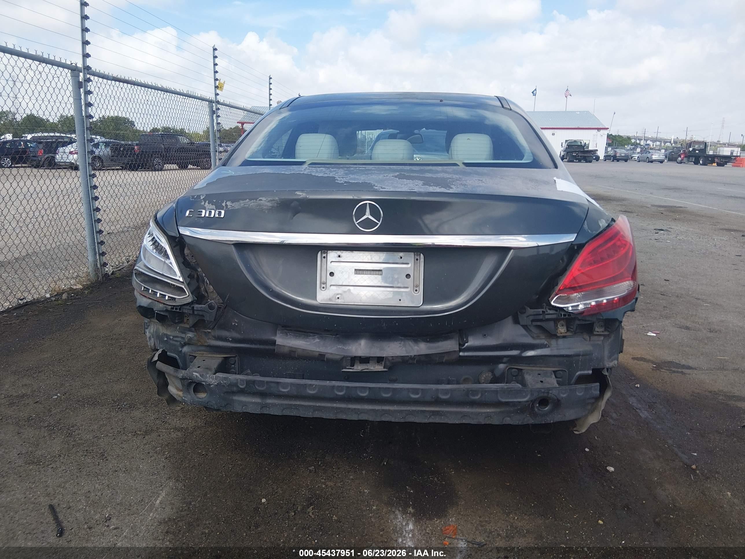2015 Mercedes-benz C 300   Gray vin: 55SWF4JB3FU083528