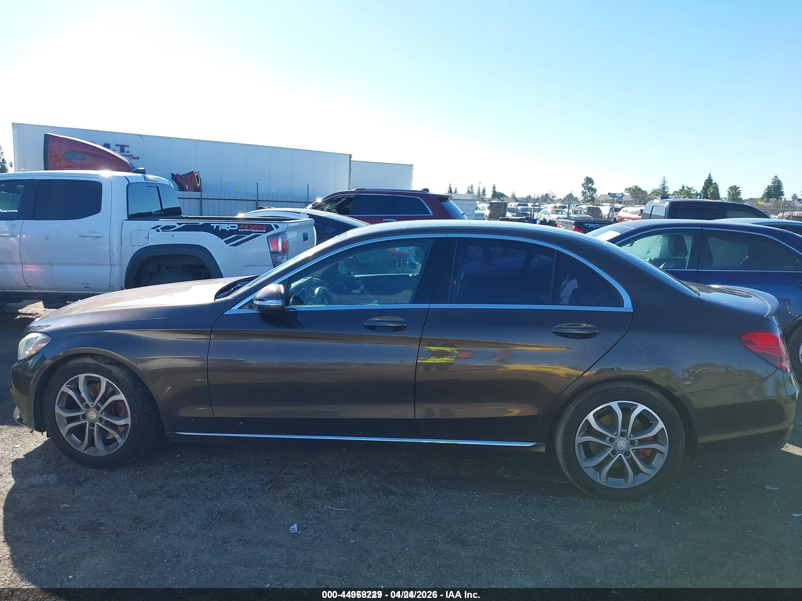 2015 Mercedes-benz C 300   Brown vin: 55SWF4JB3FU083819