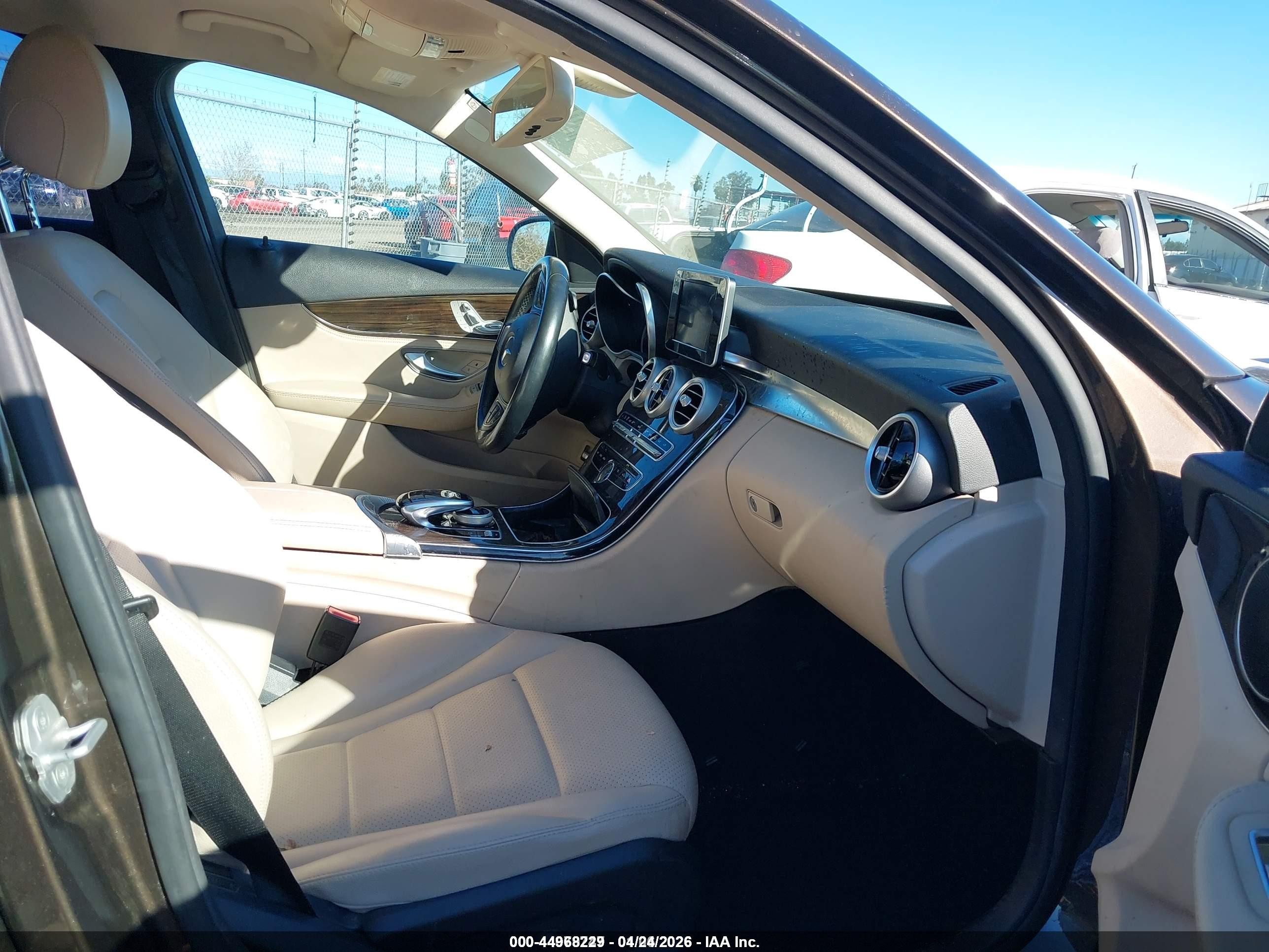2015 Mercedes-benz C 300   Brown vin: 55SWF4JB3FU083819