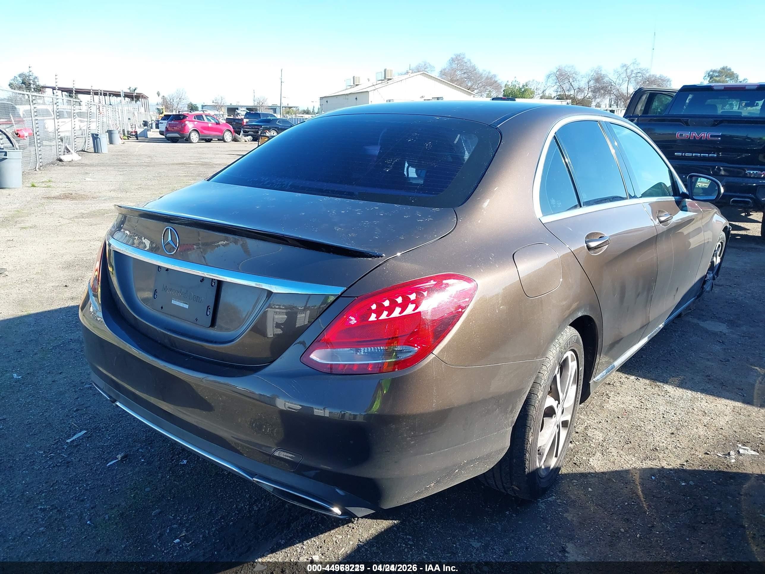 2015 Mercedes-benz C 300   Brown vin: 55SWF4JB3FU083819