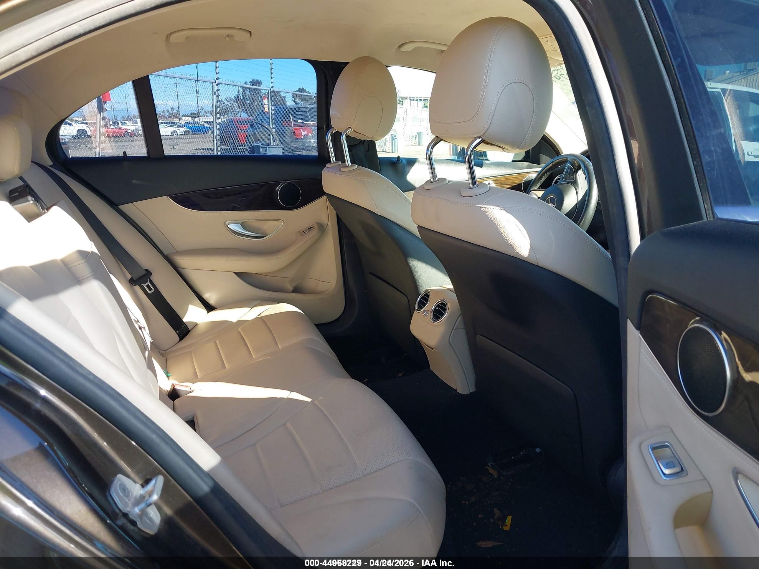 2015 Mercedes-benz C 300   Brown vin: 55SWF4JB3FU083819