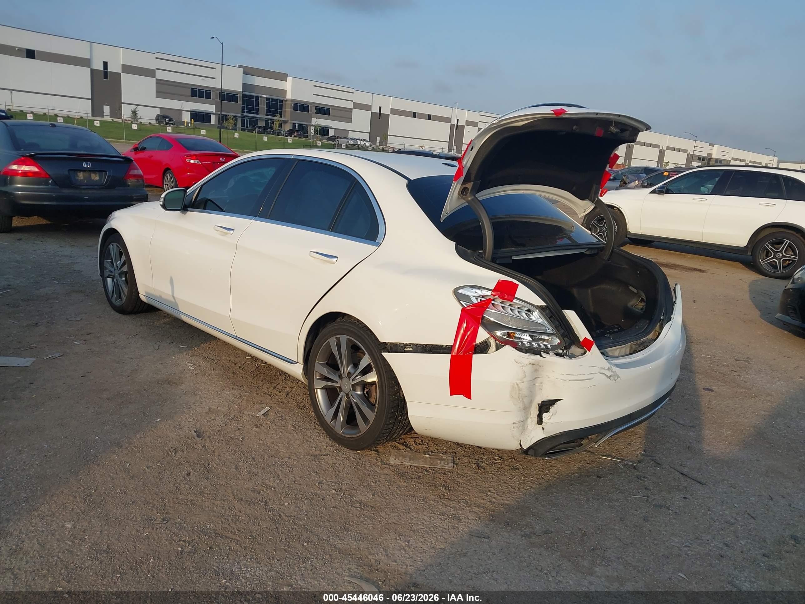 2015 Mercedes-benz C 300   White vin: 55SWF4JB3FU088390