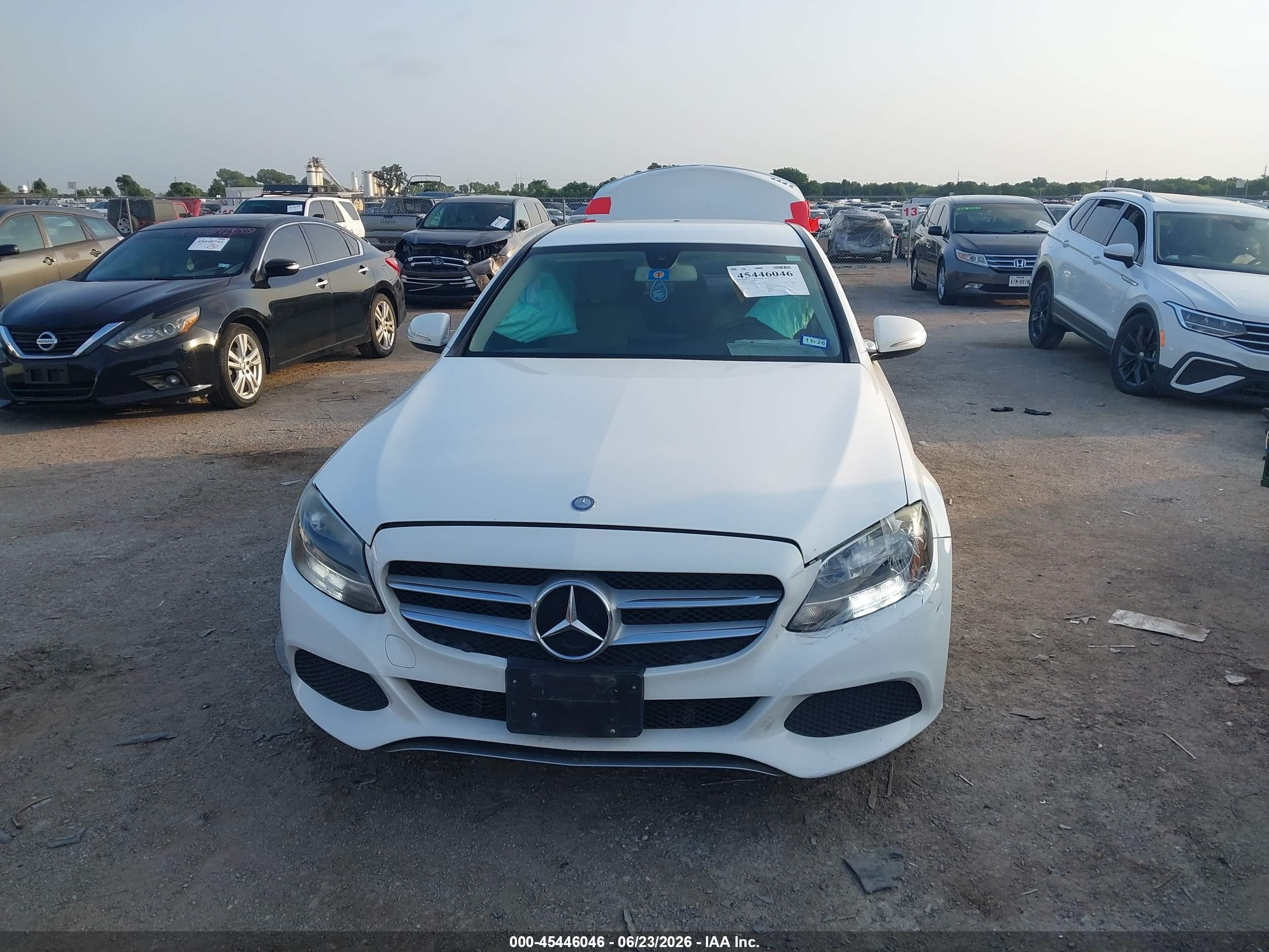 2015 Mercedes-benz C 300   White vin: 55SWF4JB3FU088390