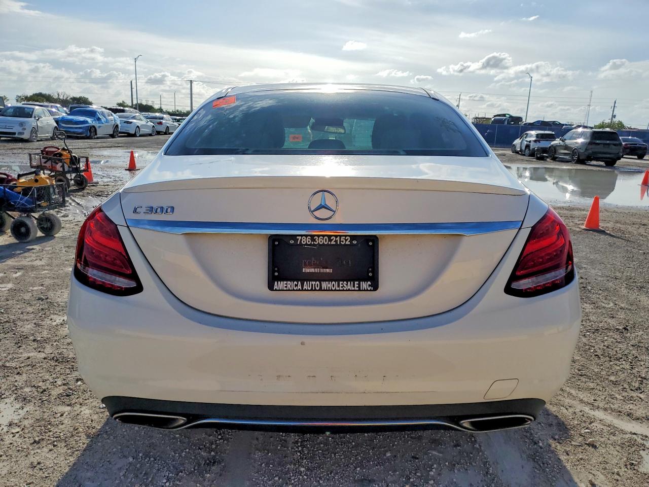 2016 Mercedes-benz C 300 White vin: 55SWF4JB3GU161758